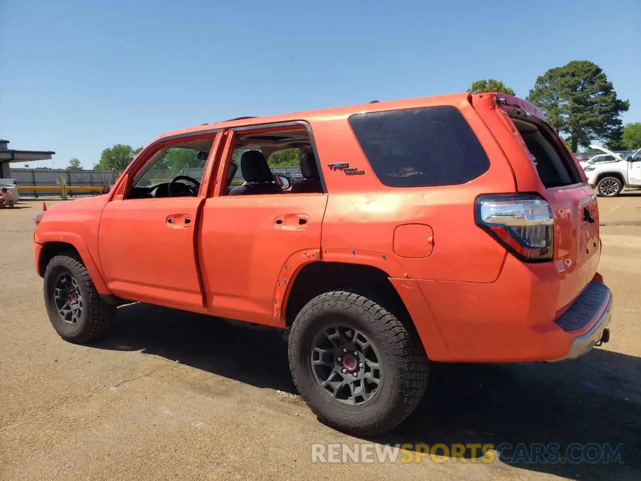 2 fotografías del automóvil dañado JTERU5JR3R6301177 TOYOTA 4RUNNER 2024