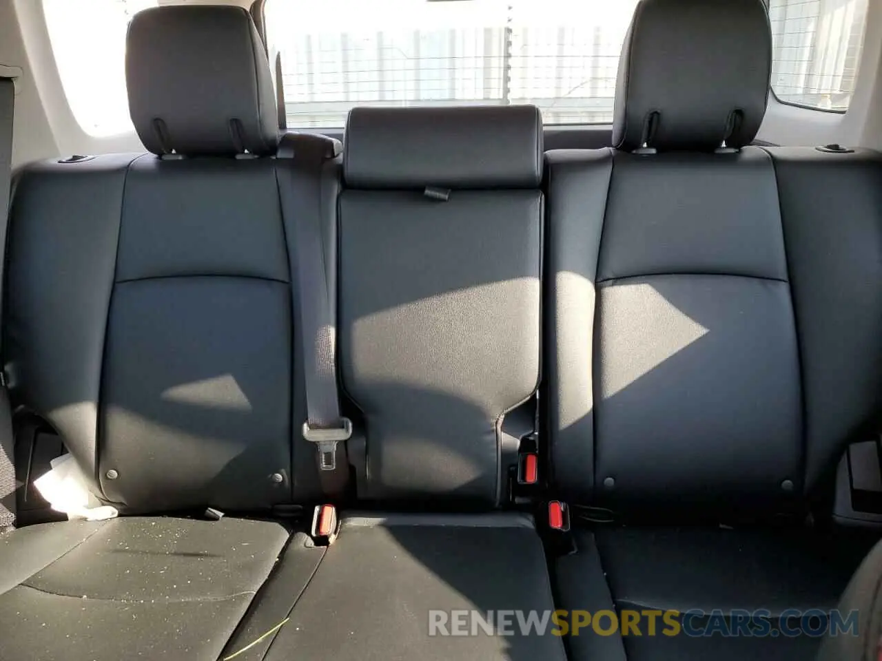 10 fotografías del automóvil dañado JTERU5JR4R6272224 TOYOTA 4RUNNER 2024