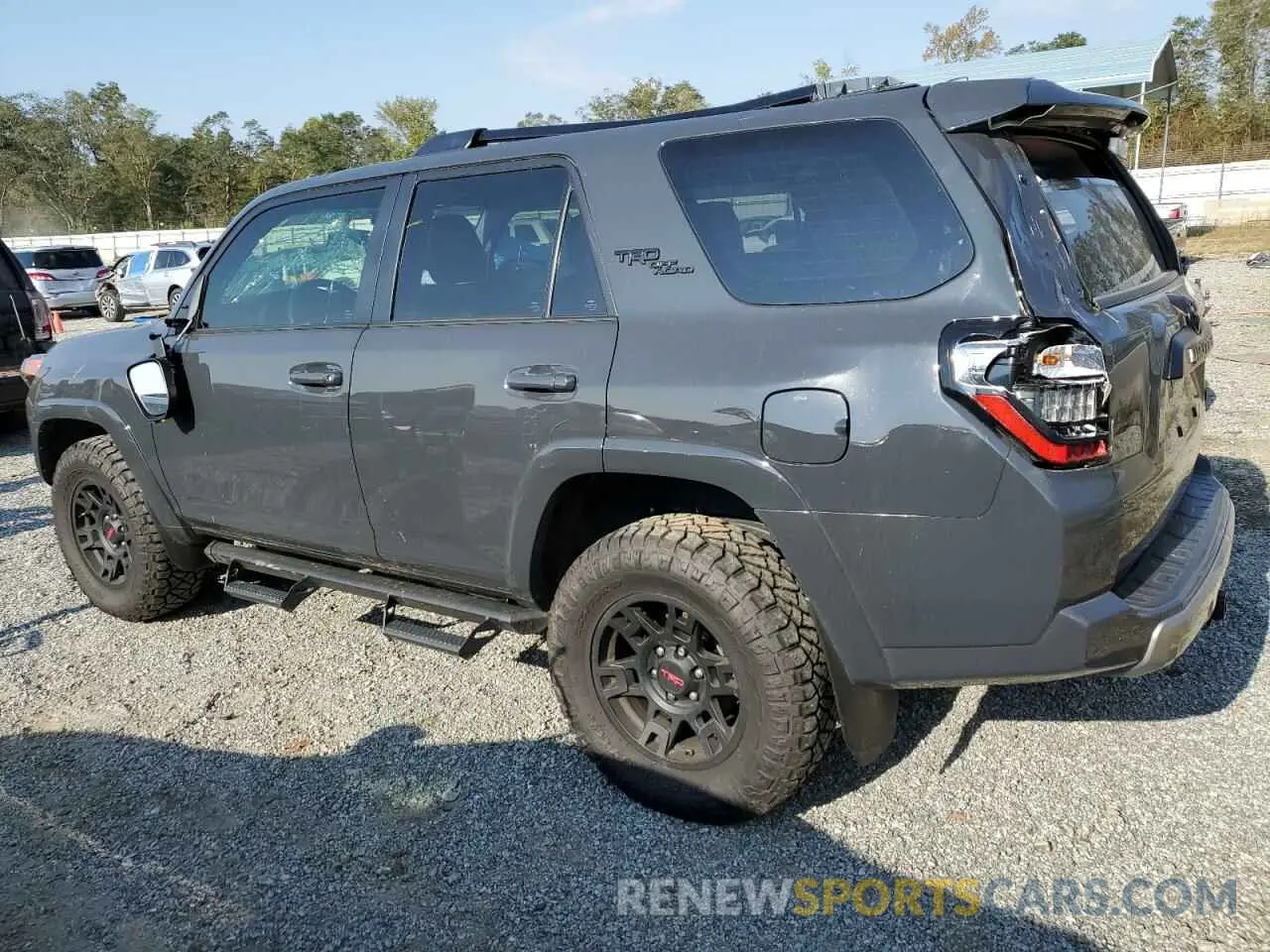 2 fotografías del automóvil dañado JTERU5JR4R6272224 TOYOTA 4RUNNER 2024