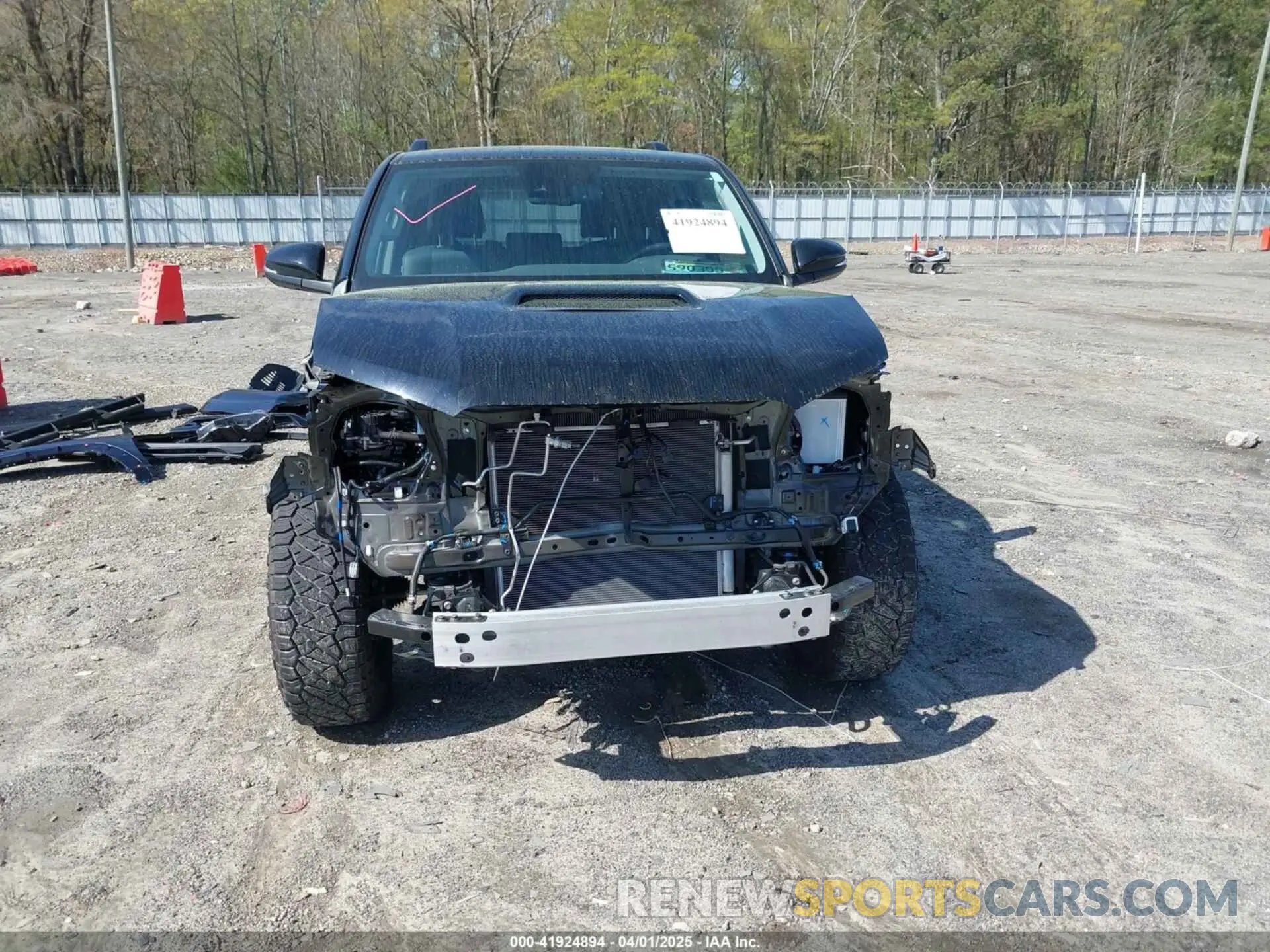 13 fotografías del automóvil dañado JTERU5JR5R6263743 TOYOTA 4RUNNER 2024