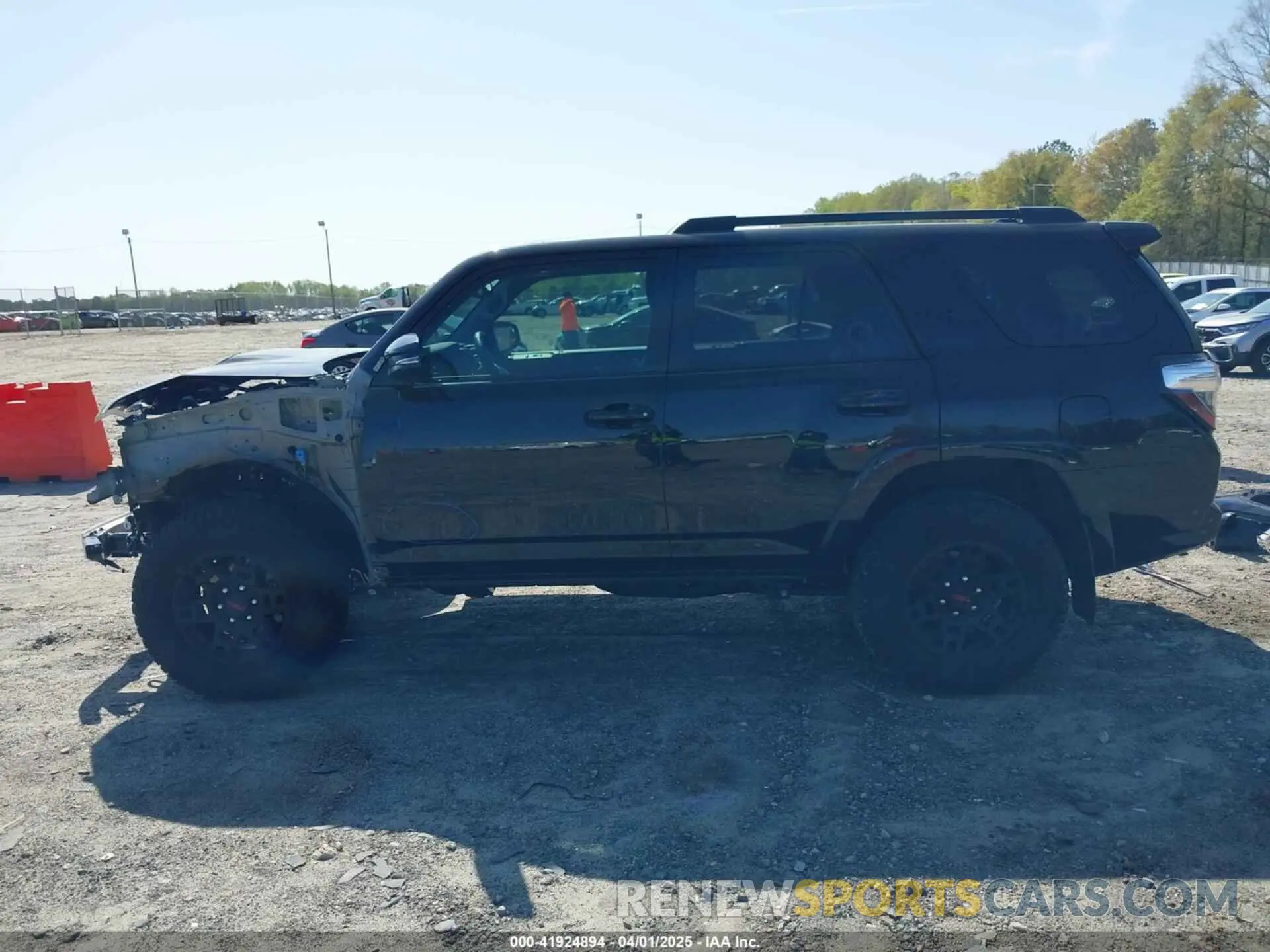 15 fotografías del automóvil dañado JTERU5JR5R6263743 TOYOTA 4RUNNER 2024