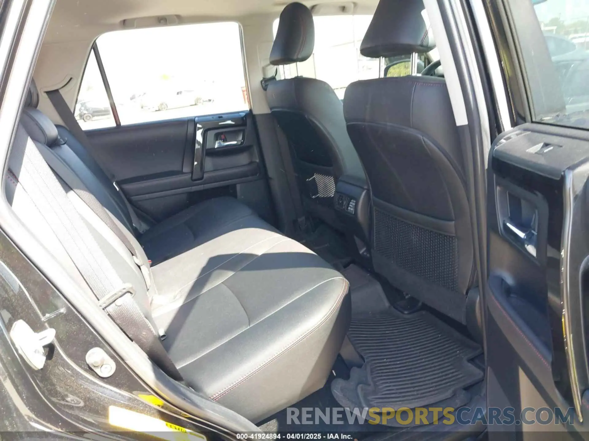 8 fotografías del automóvil dañado JTERU5JR5R6263743 TOYOTA 4RUNNER 2024