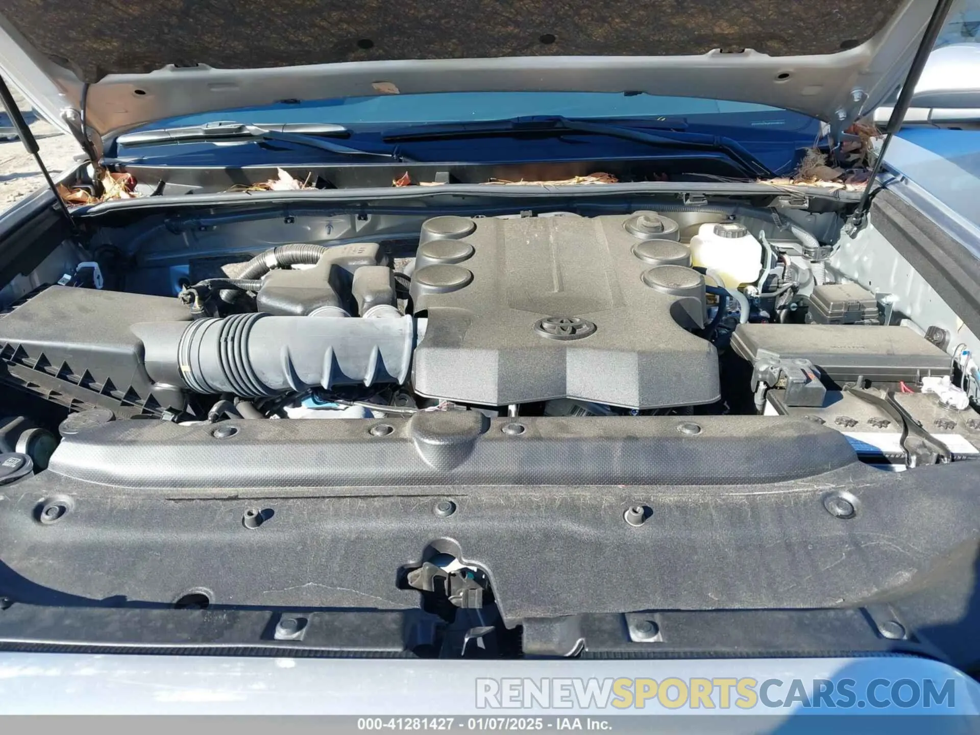 10 fotografías del automóvil dañado JTERU5JR6R6255876 TOYOTA 4RUNNER 2024