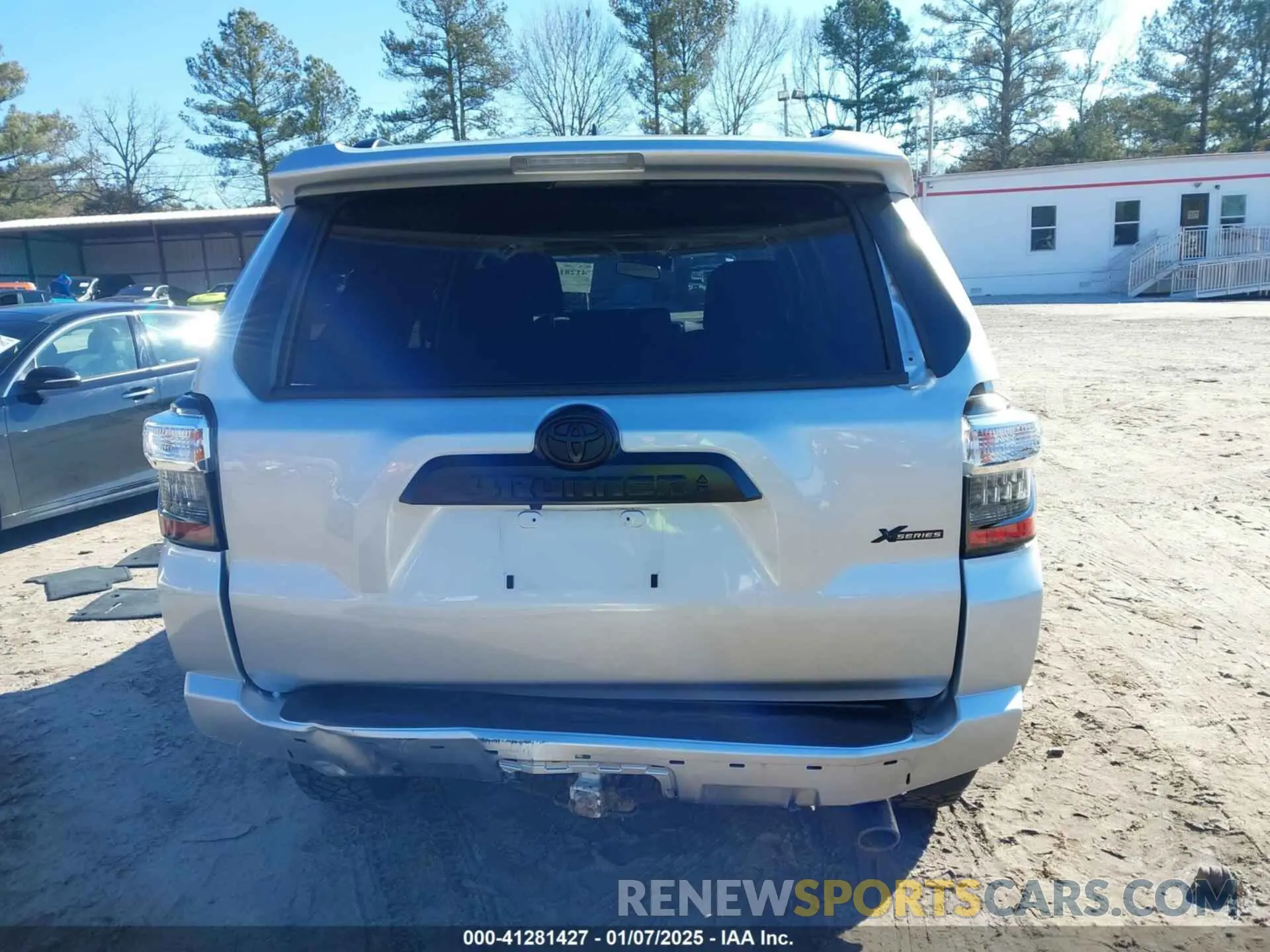 17 fotografías del automóvil dañado JTERU5JR6R6255876 TOYOTA 4RUNNER 2024