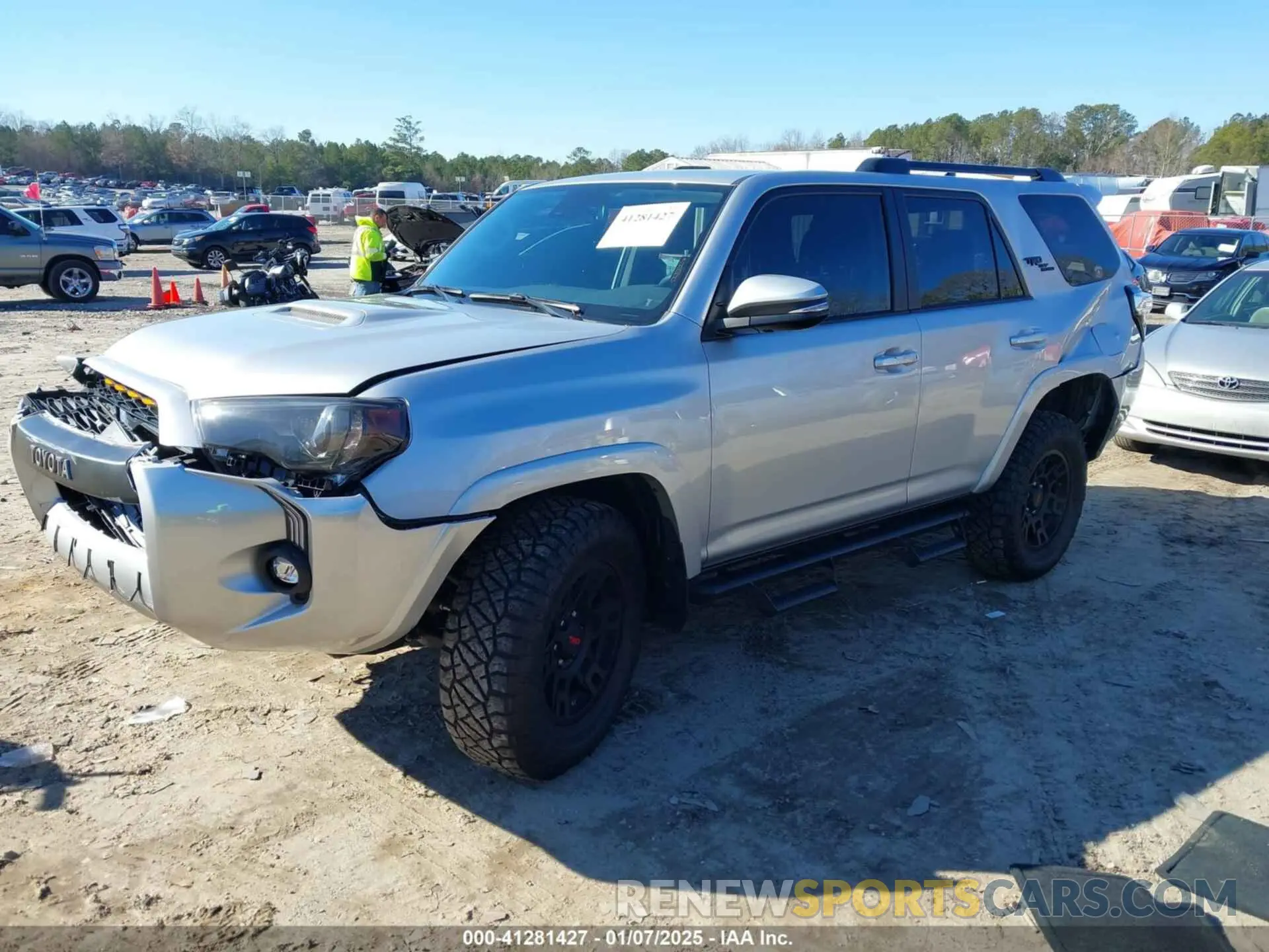 2 fotografías del automóvil dañado JTERU5JR6R6255876 TOYOTA 4RUNNER 2024