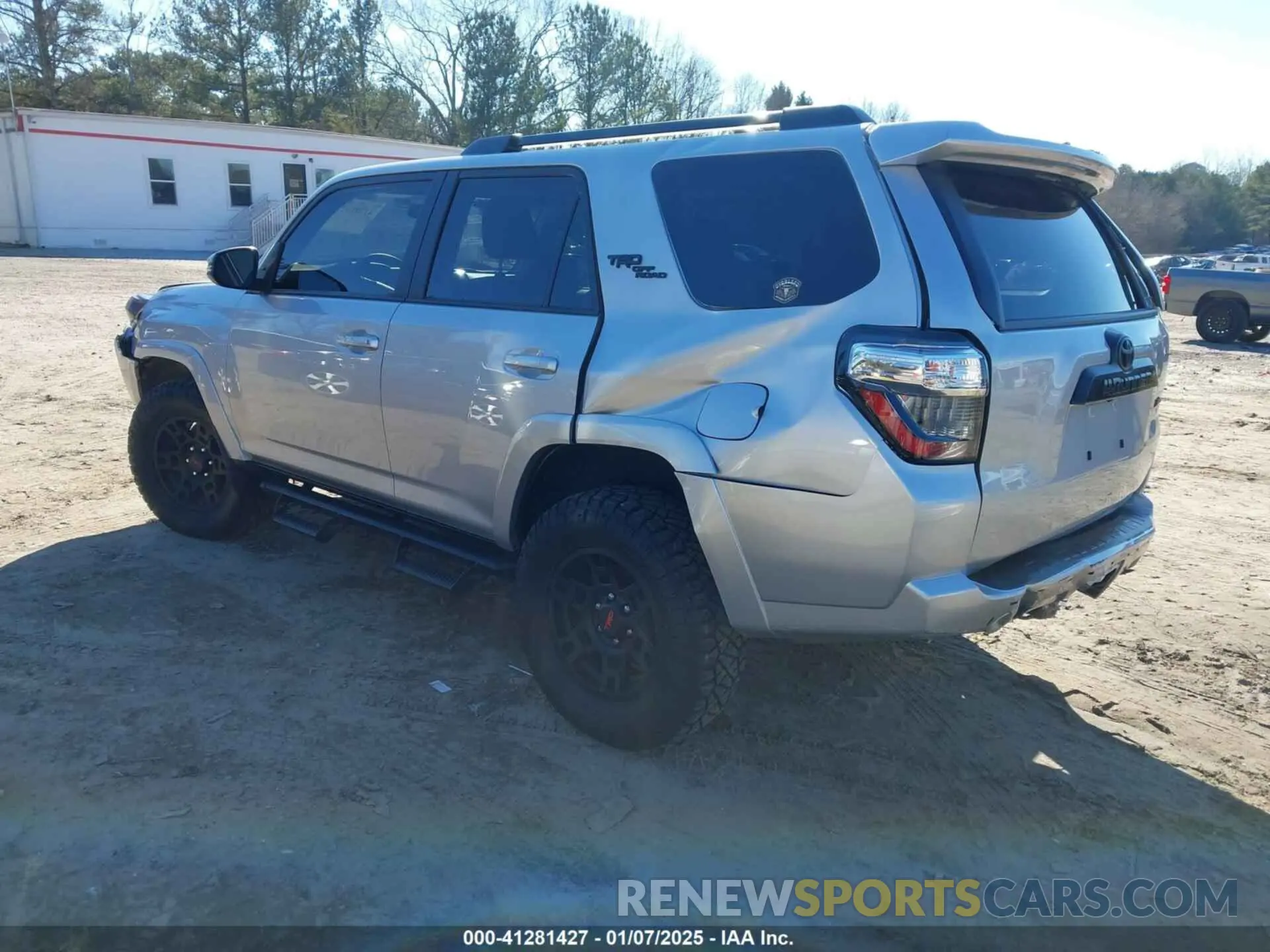 3 fotografías del automóvil dañado JTERU5JR6R6255876 TOYOTA 4RUNNER 2024