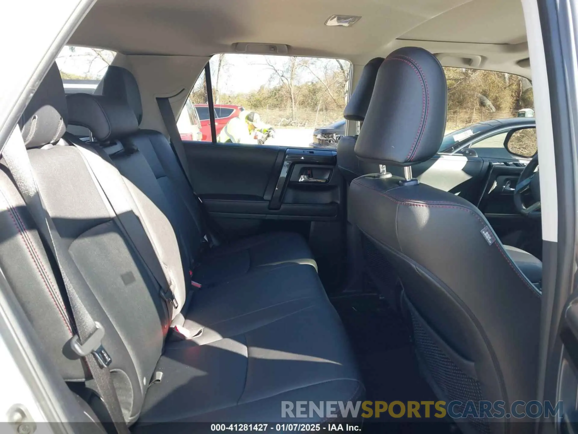 8 fotografías del automóvil dañado JTERU5JR6R6255876 TOYOTA 4RUNNER 2024