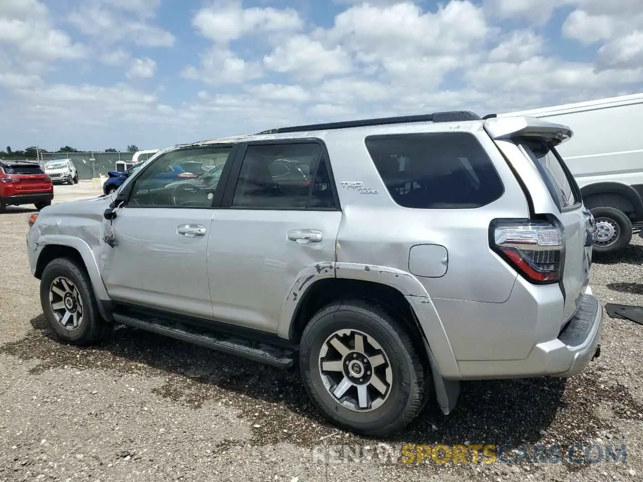2 fotografías del automóvil dañado JTERU5JR7R6262870 TOYOTA 4RUNNER 2024