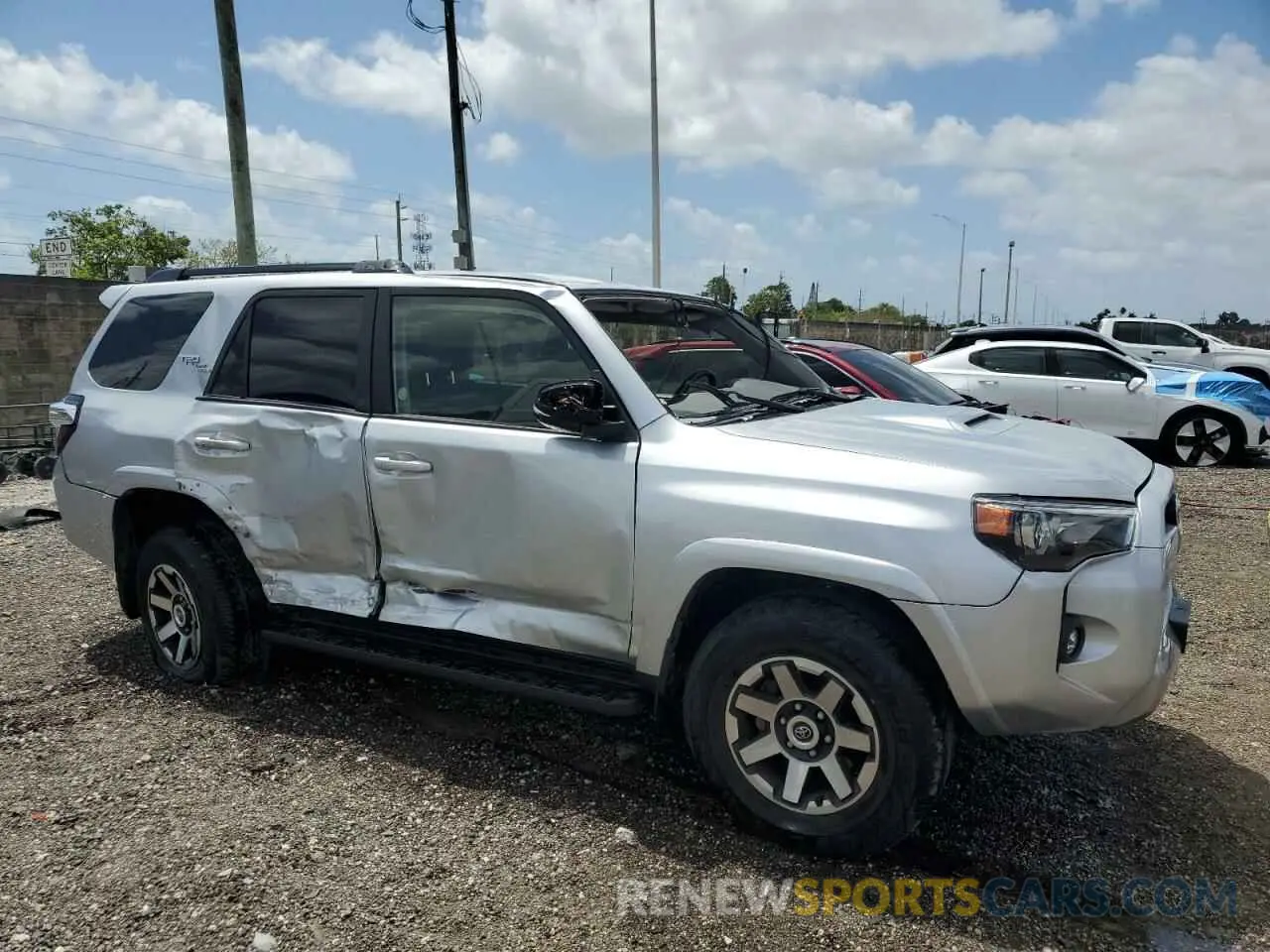 4 fotografías del automóvil dañado JTERU5JR7R6262870 TOYOTA 4RUNNER 2024