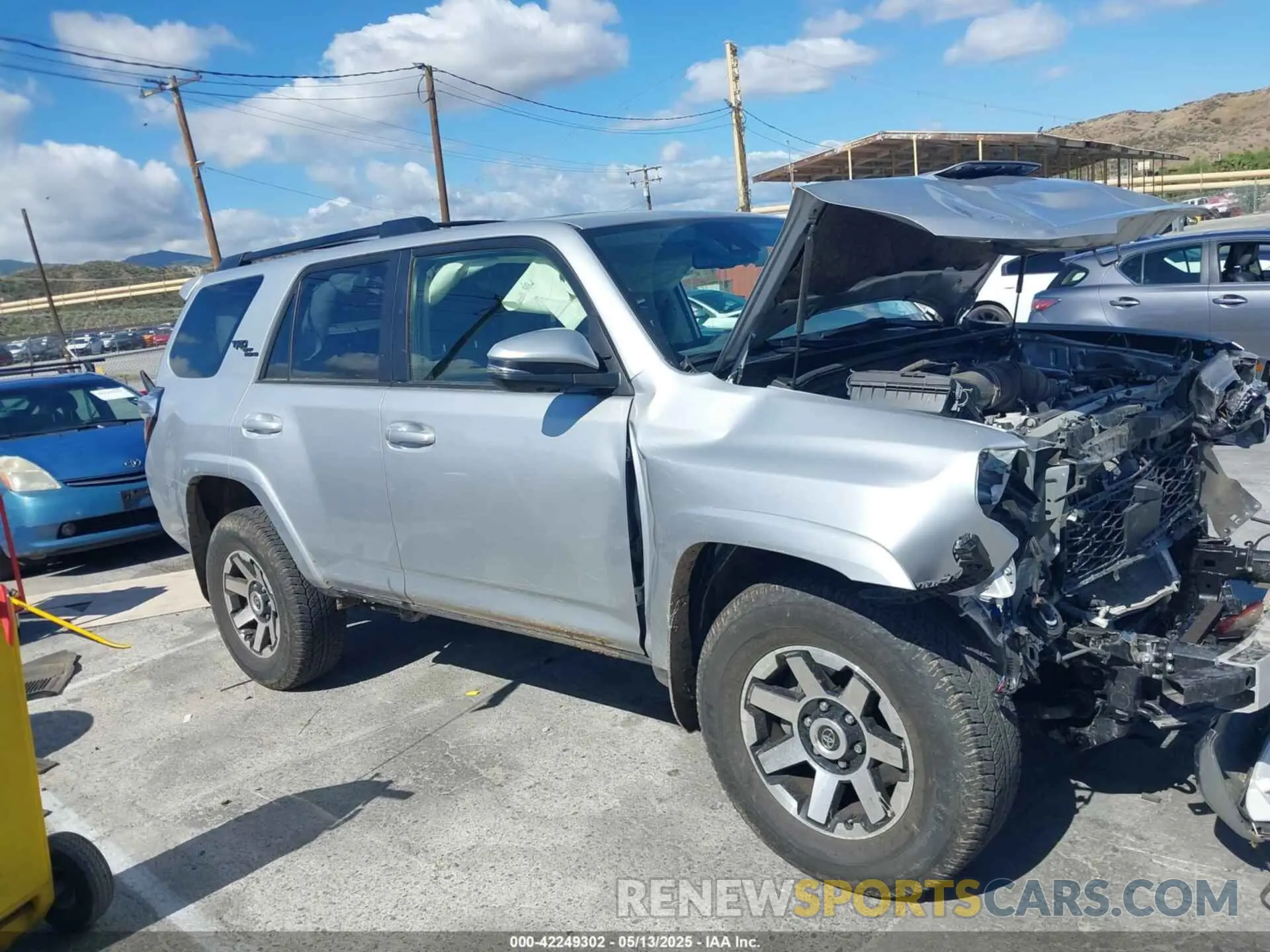 12 fotografías del automóvil dañado JTERU5JR7R6269835 TOYOTA 4RUNNER 2024