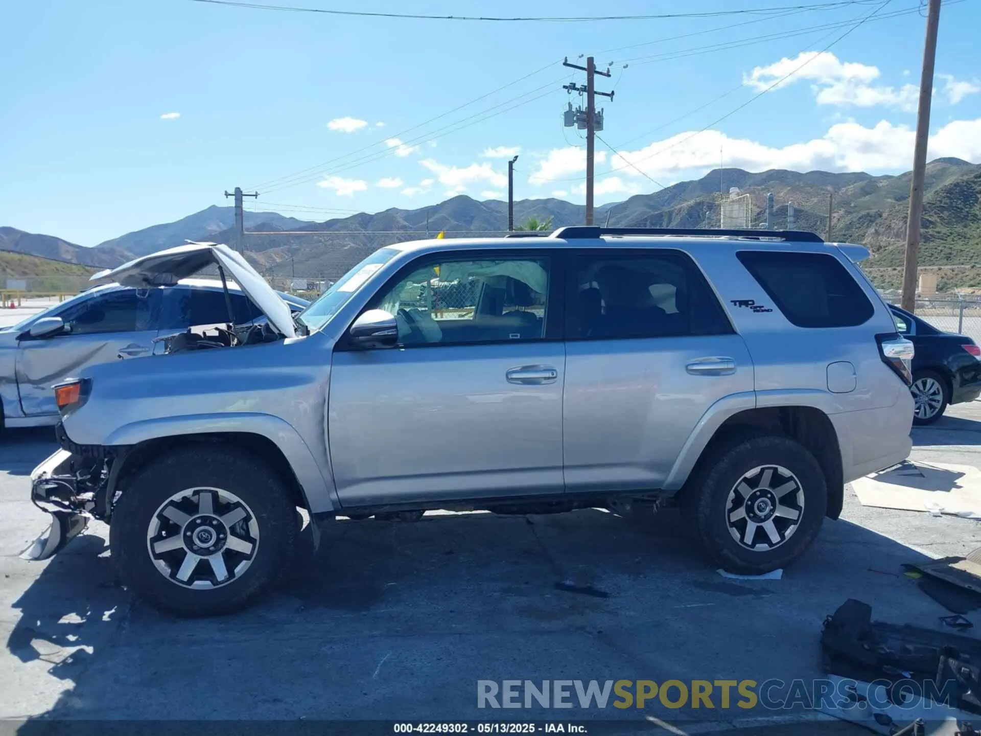 13 fotografías del automóvil dañado JTERU5JR7R6269835 TOYOTA 4RUNNER 2024