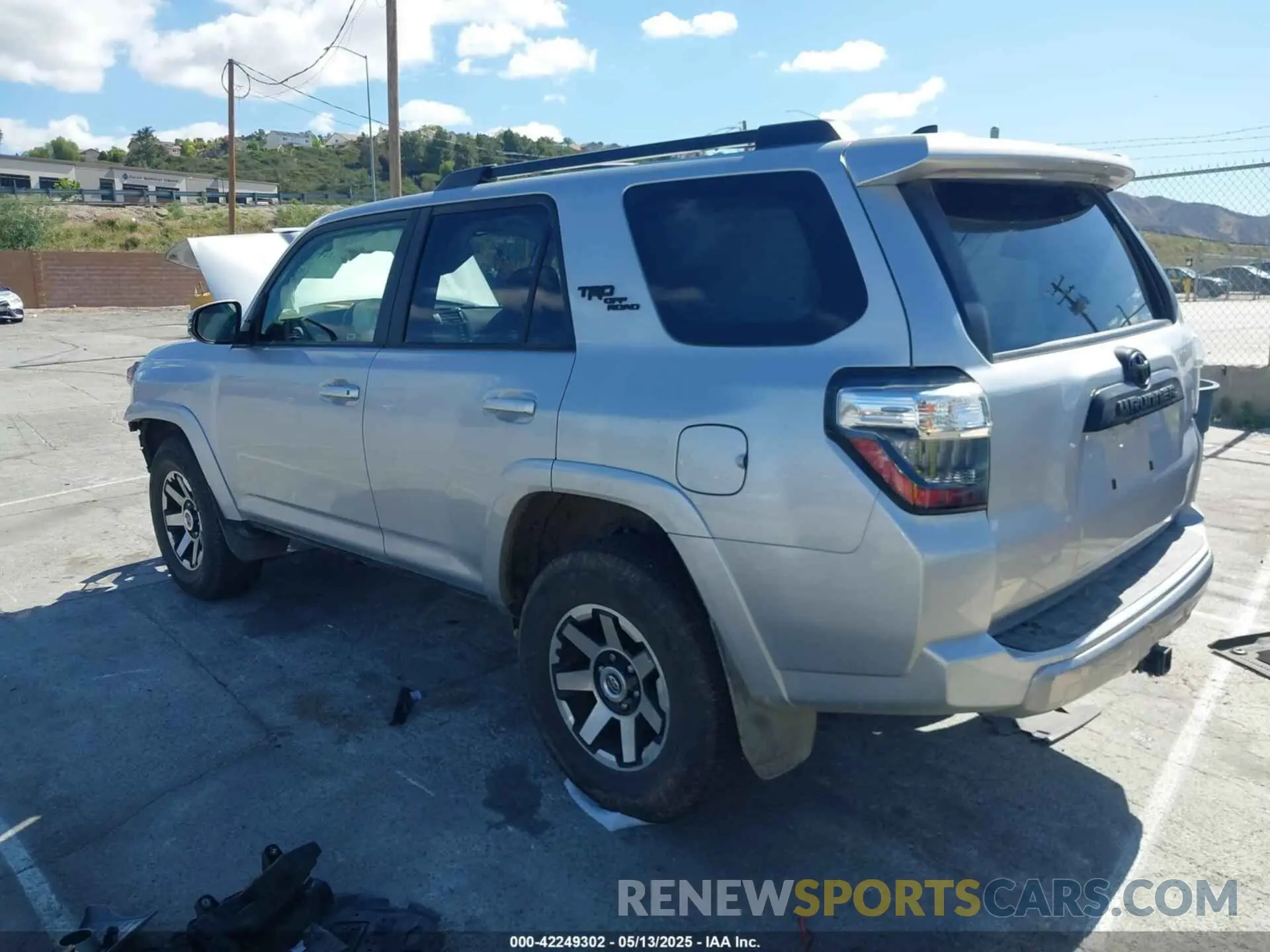 3 fotografías del automóvil dañado JTERU5JR7R6269835 TOYOTA 4RUNNER 2024