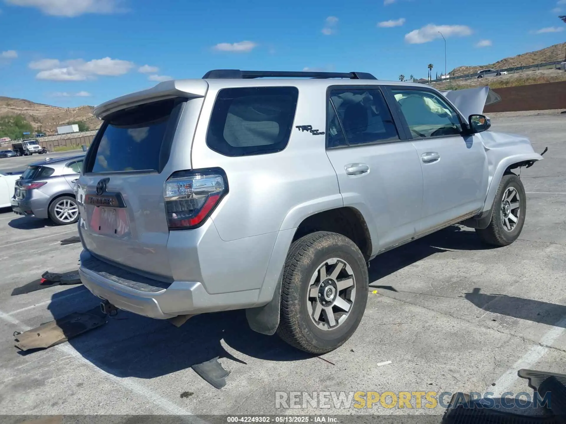 4 fotografías del automóvil dañado JTERU5JR7R6269835 TOYOTA 4RUNNER 2024