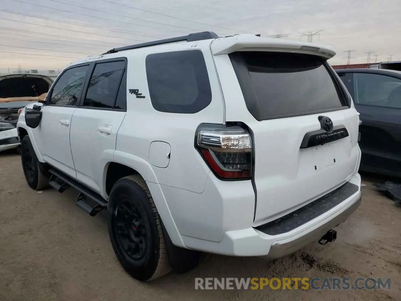 2 fotografías del automóvil dañado JTERU5JR7R6270449 TOYOTA 4RUNNER 2024