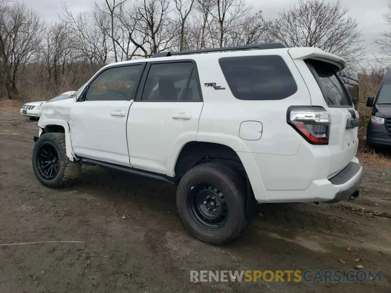 2 fotografías del automóvil dañado JTERU5JR7R6297893 TOYOTA 4RUNNER 2024