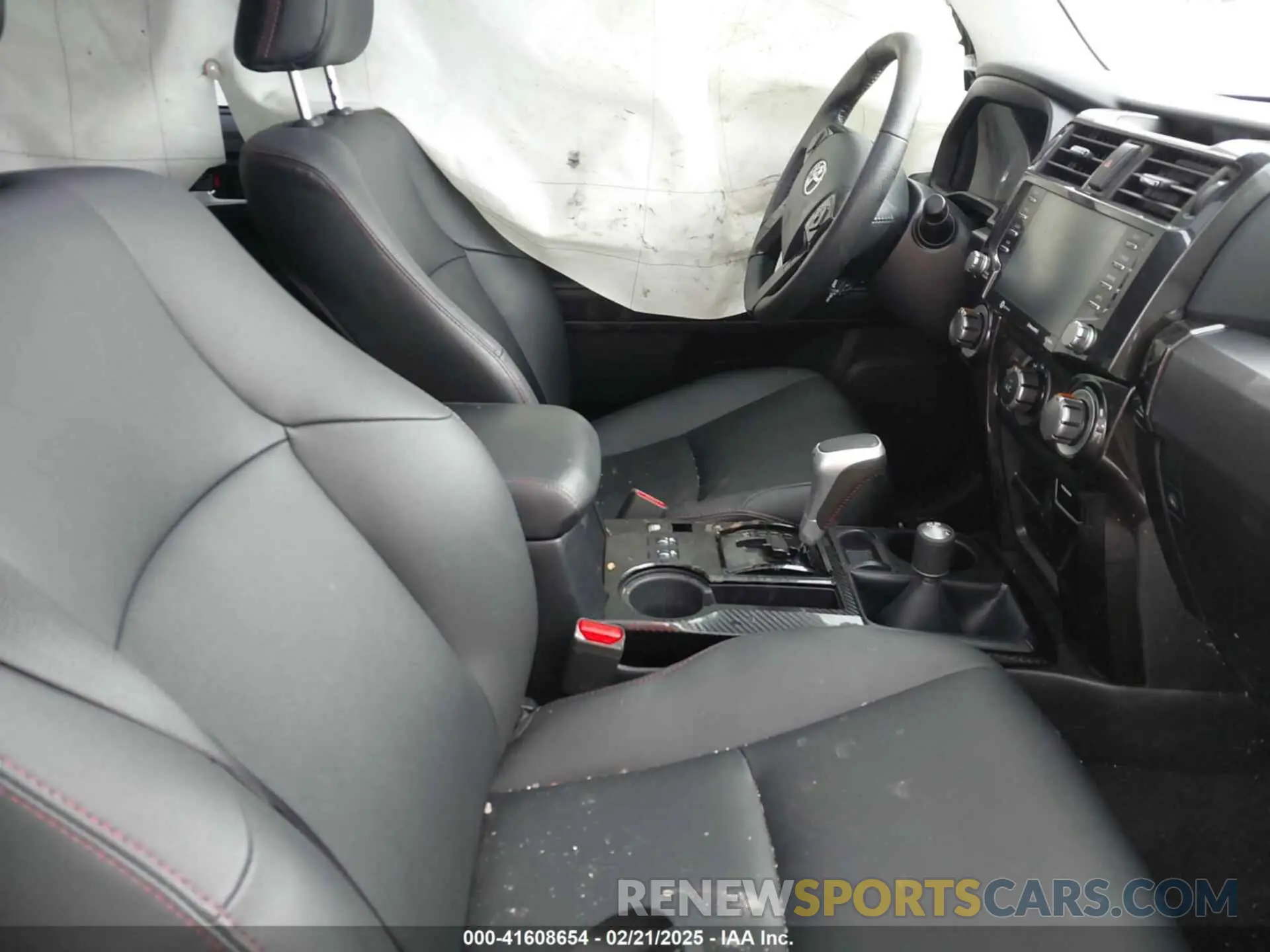 5 fotografías del automóvil dañado JTERU5JR8R6241560 TOYOTA 4RUNNER 2024