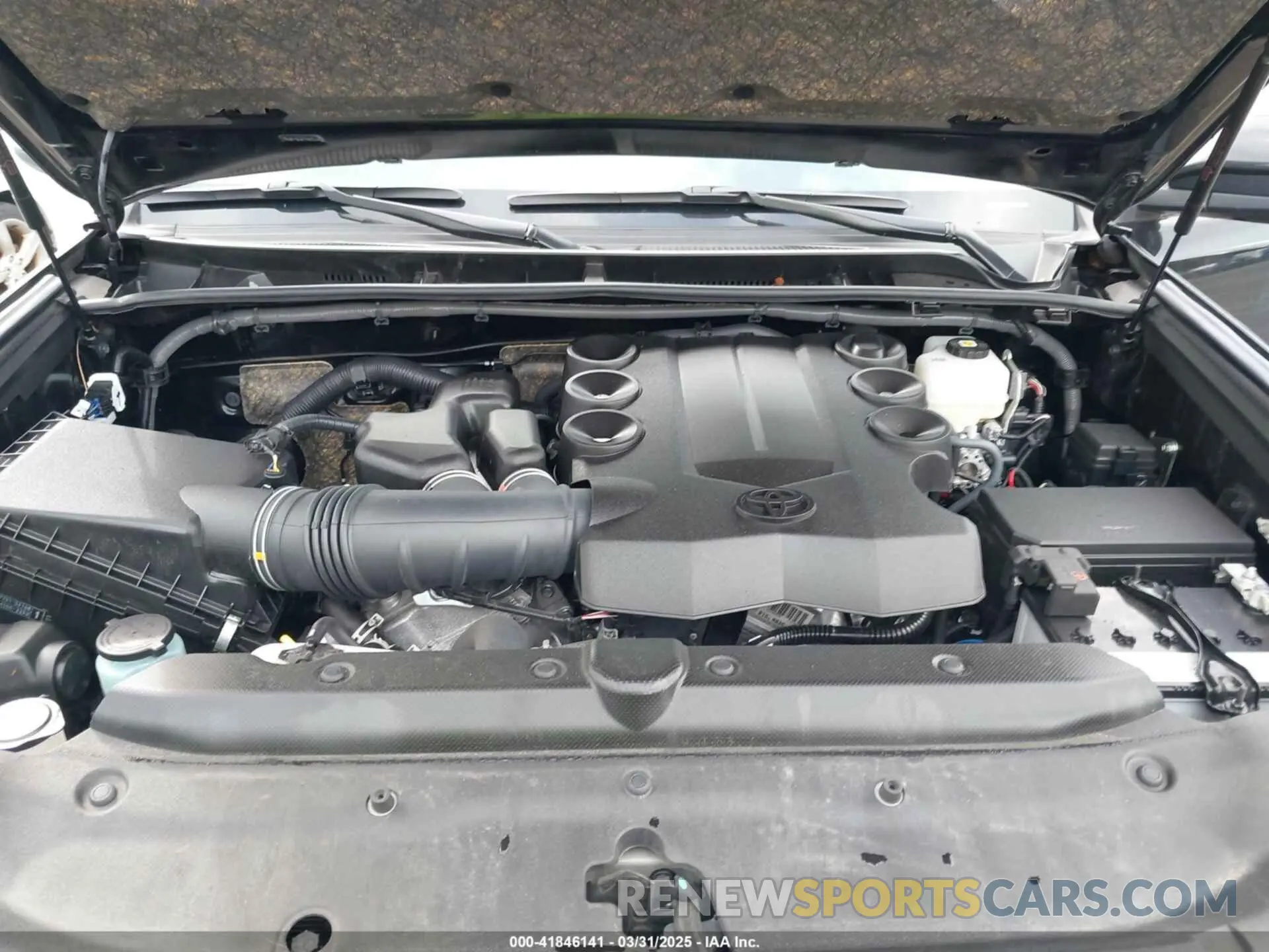 10 fotografías del automóvil dañado JTERU5JR9R6221883 TOYOTA 4RUNNER 2024