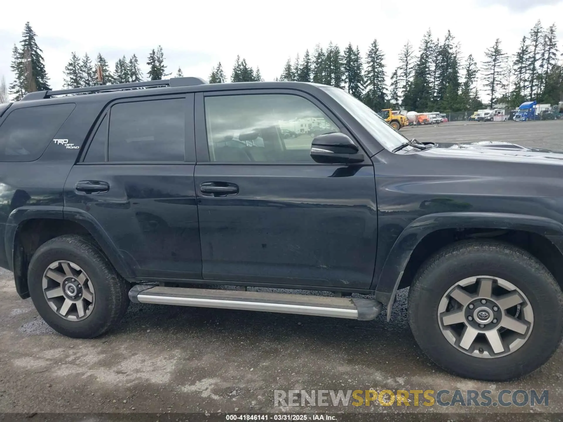 13 fotografías del automóvil dañado JTERU5JR9R6221883 TOYOTA 4RUNNER 2024