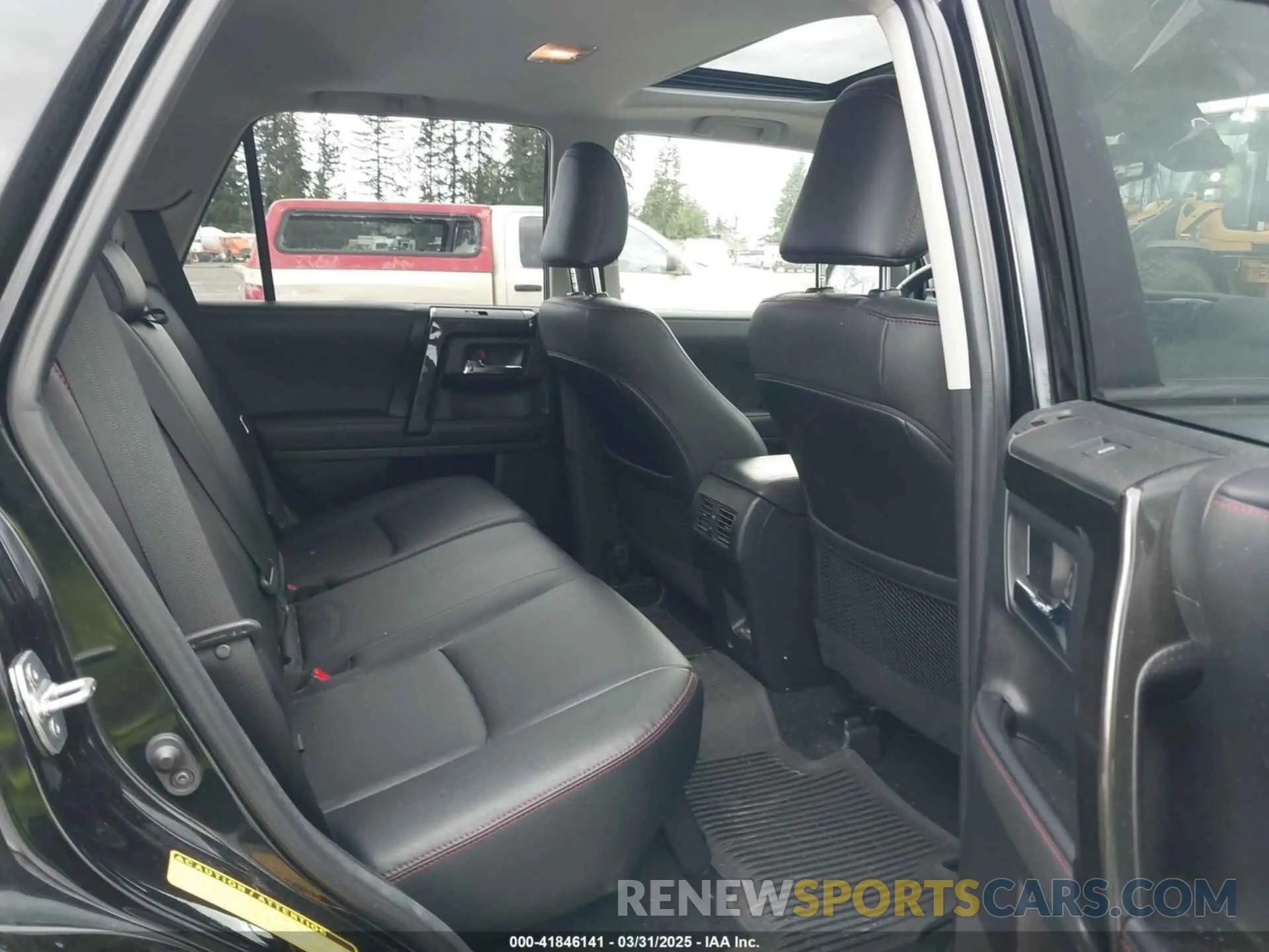 8 fotografías del automóvil dañado JTERU5JR9R6221883 TOYOTA 4RUNNER 2024