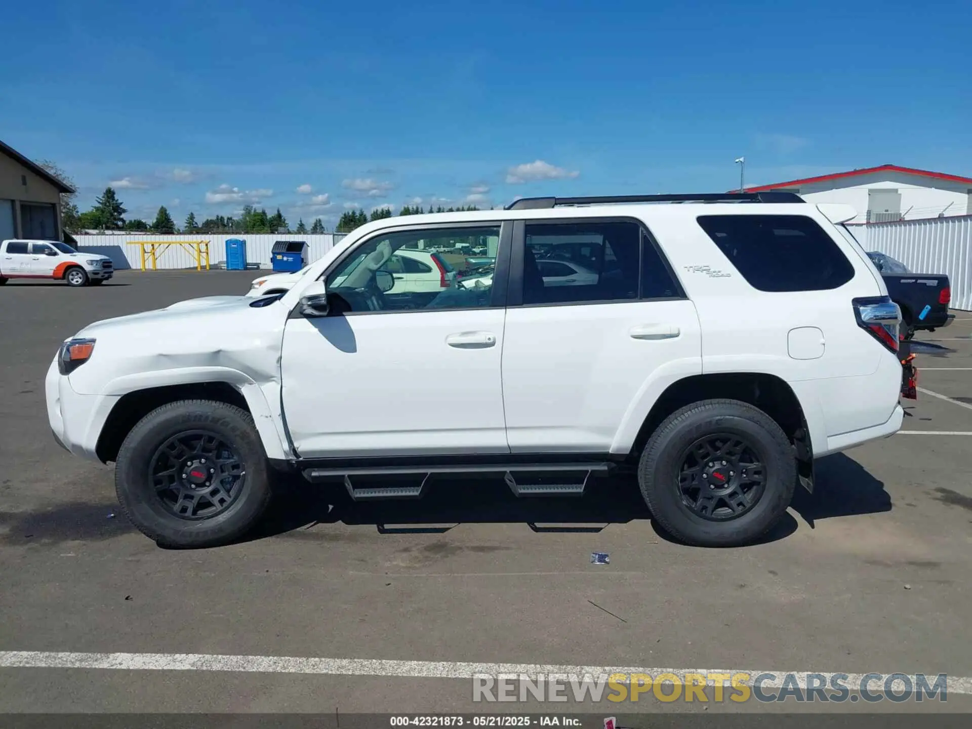 14 fotografías del automóvil dañado JTERU5JR9R6307811 TOYOTA 4RUNNER 2024