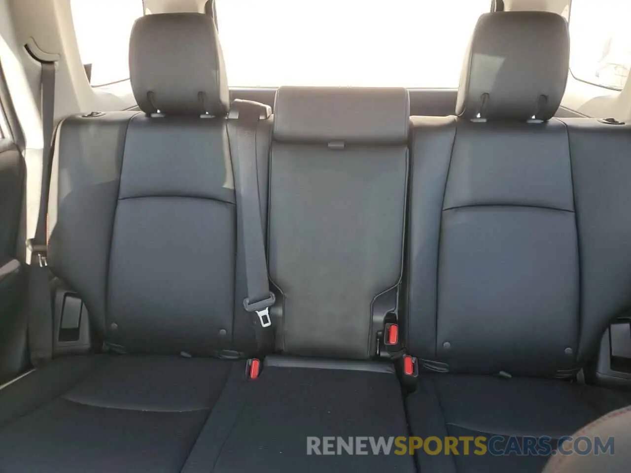 10 fotografías del automóvil dañado JTERU5JRXR6263799 TOYOTA 4RUNNER 2024