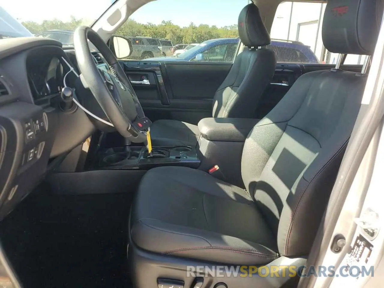 7 fotografías del automóvil dañado JTERU5JRXR6263799 TOYOTA 4RUNNER 2024