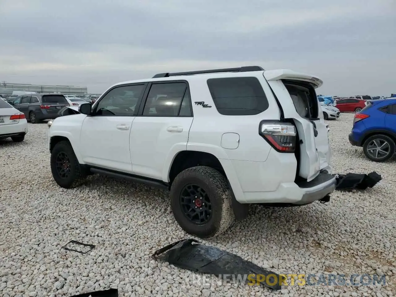 2 fotografías del automóvil dañado JTERU5JRXR6296169 TOYOTA 4RUNNER 2024