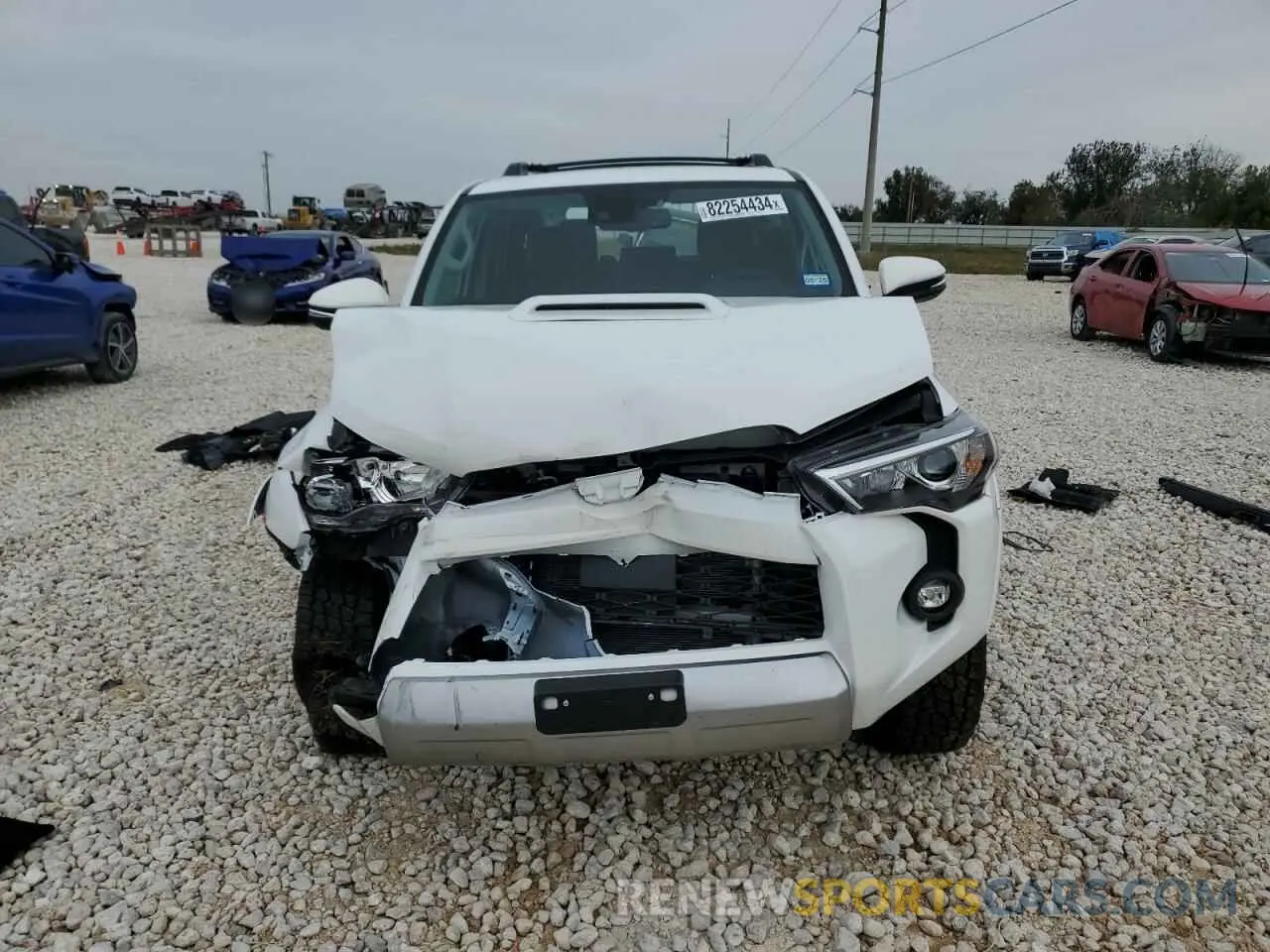 5 fotografías del automóvil dañado JTERU5JRXR6296169 TOYOTA 4RUNNER 2024