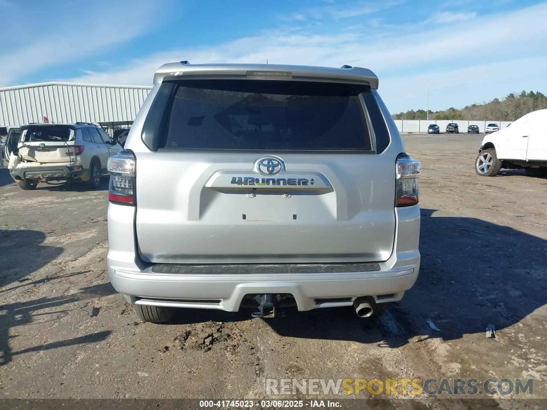 17 fotografías del automóvil dañado JTESU5JR9R6245148 TOYOTA 4RUNNER 2024