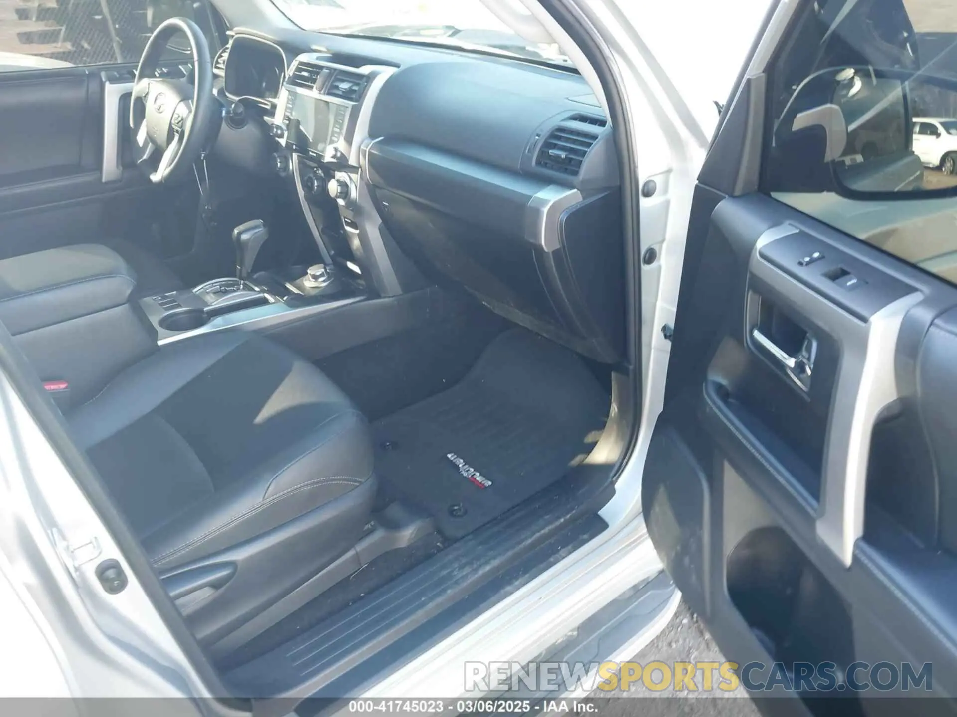 5 fotografías del automóvil dañado JTESU5JR9R6245148 TOYOTA 4RUNNER 2024