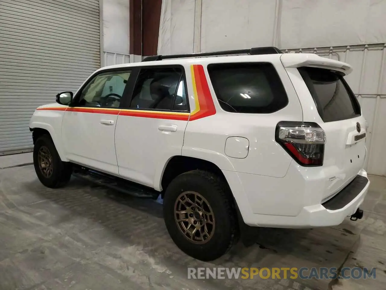 2 fotografías del automóvil dañado JTEUU5JRXP6185693 TOYOTA 4RUNNER 40 2023