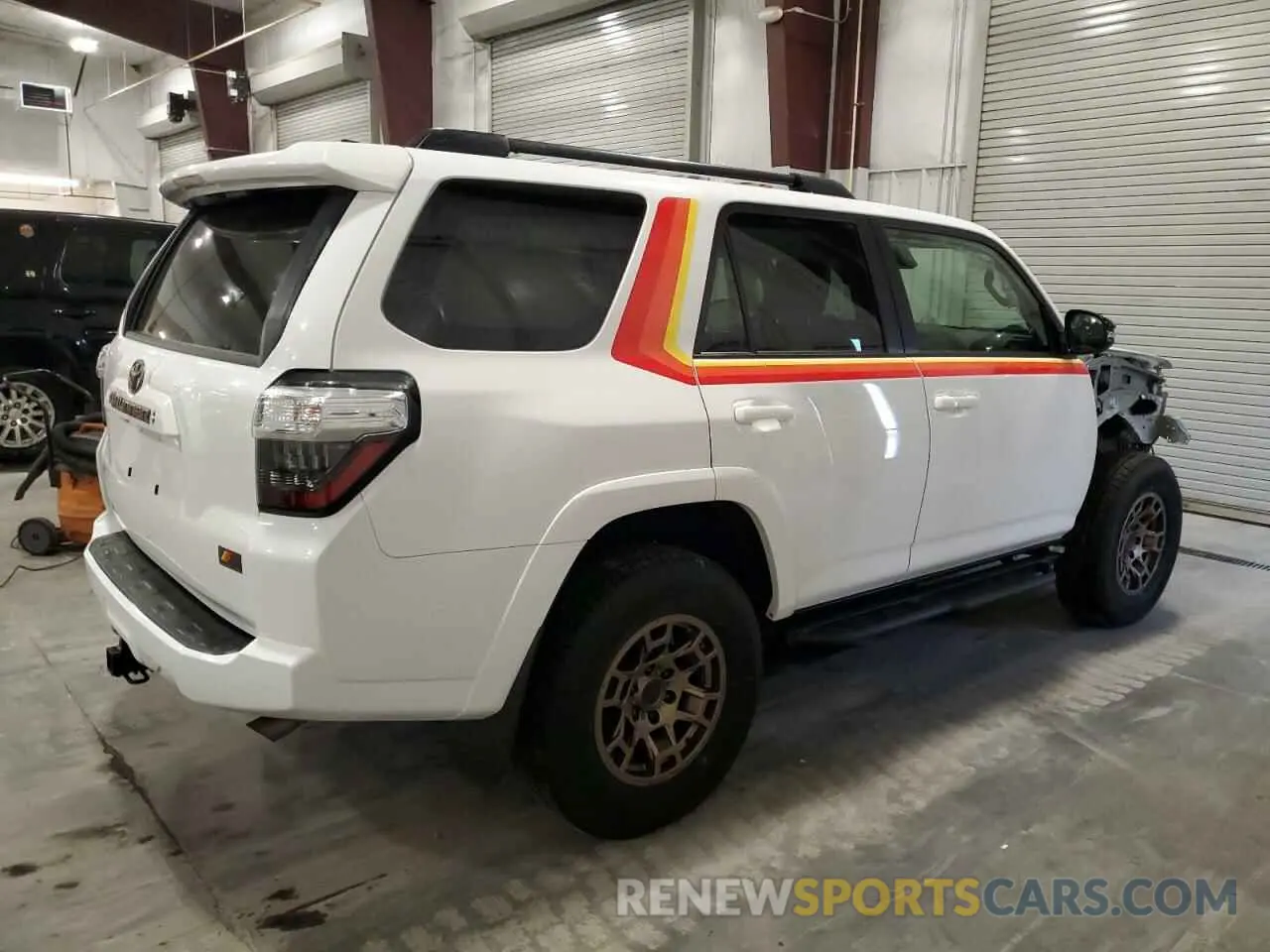 3 fotografías del automóvil dañado JTEUU5JRXP6185693 TOYOTA 4RUNNER 40 2023