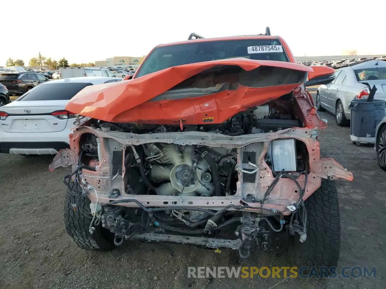 5 fotografías del automóvil dañado JTELU5JRXP6142113 TOYOTA 4RUNNER SE 2023