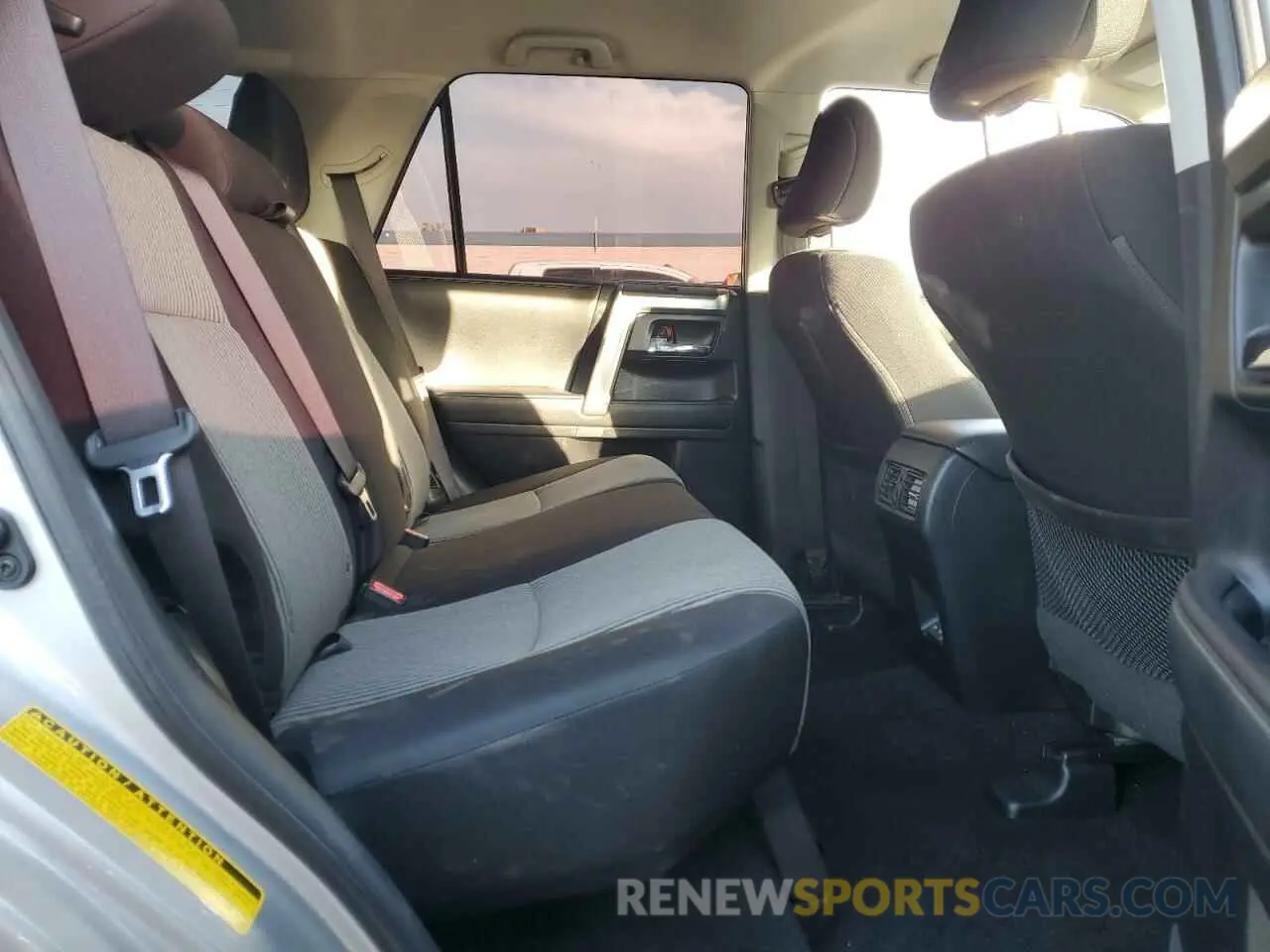 11 fotografías del automóvil dañado JTEMU5JR4P6155010 TOYOTA 4RUNNER SE 2023