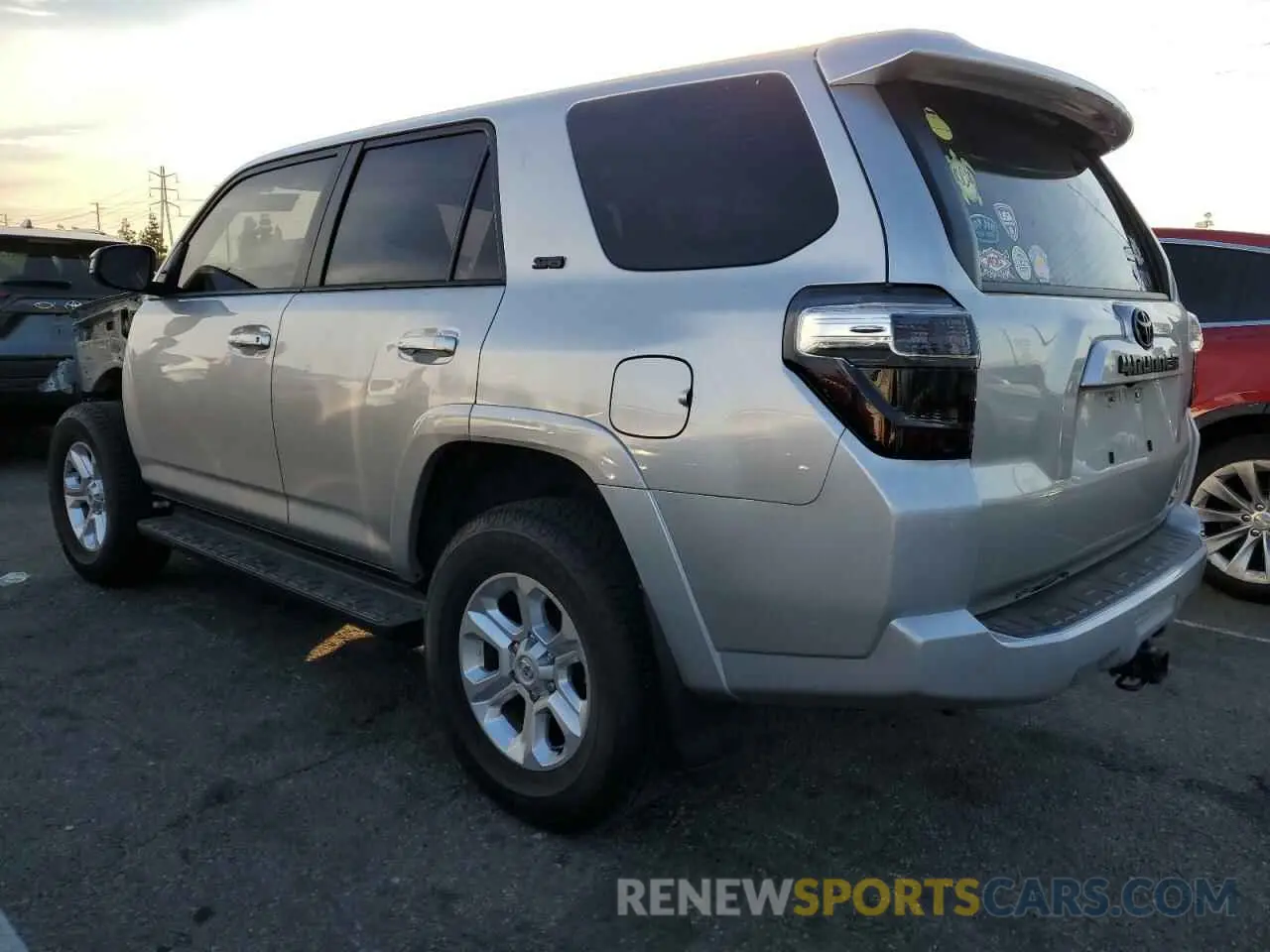 2 fotografías del automóvil dañado JTEMU5JR4P6155010 TOYOTA 4RUNNER SE 2023