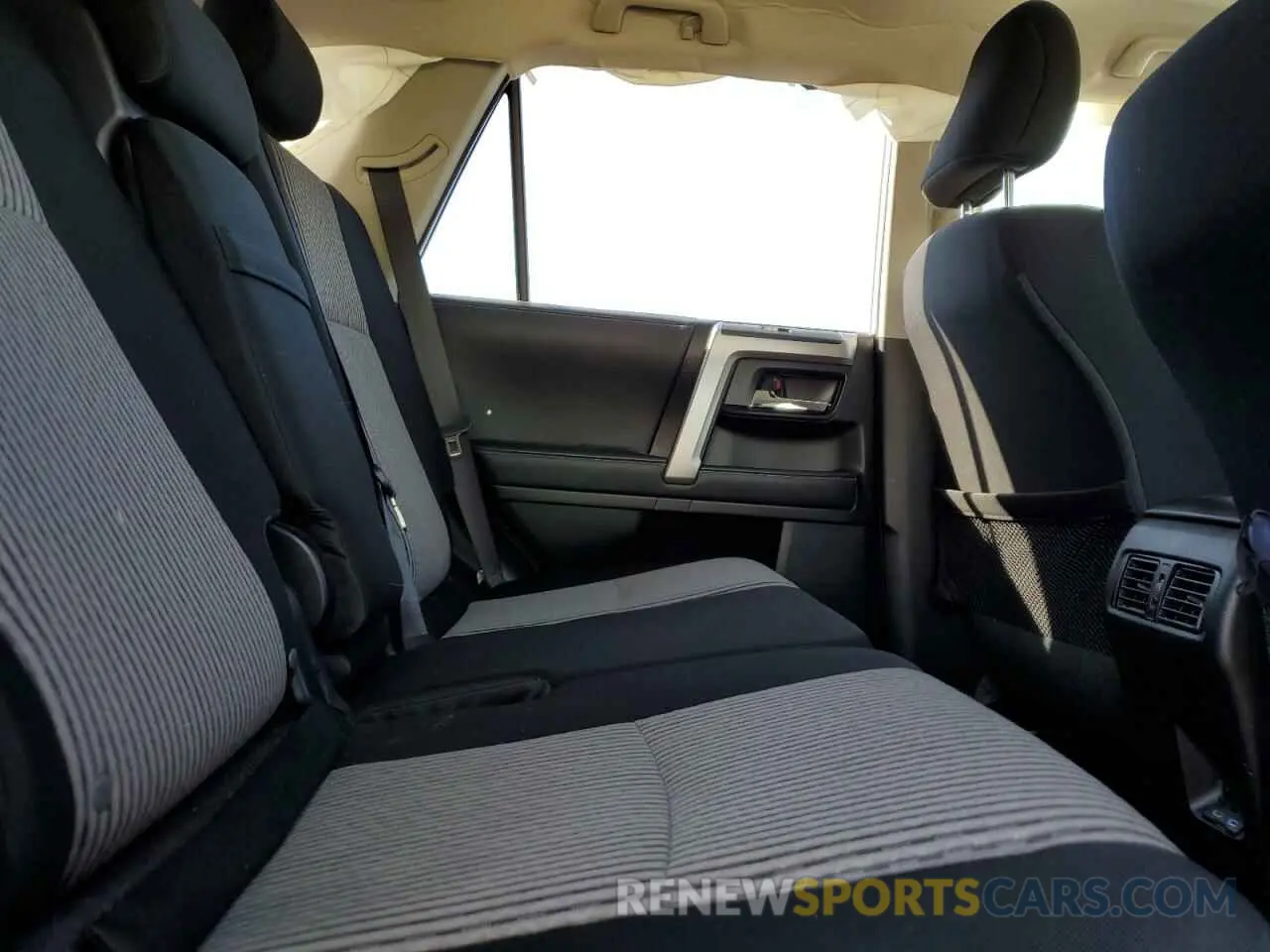 11 fotografías del automóvil dañado JTEMU5JR7P6120994 TOYOTA 4RUNNER SE 2023