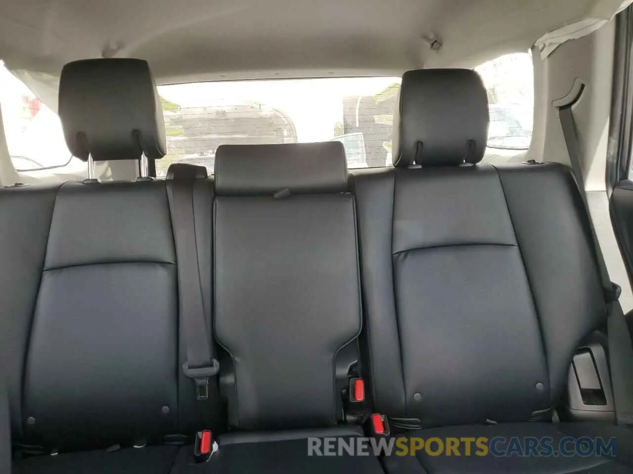 10 fotografías del automóvil dañado JTERU5JR6P6107675 TOYOTA 4RUNNER SE 2023