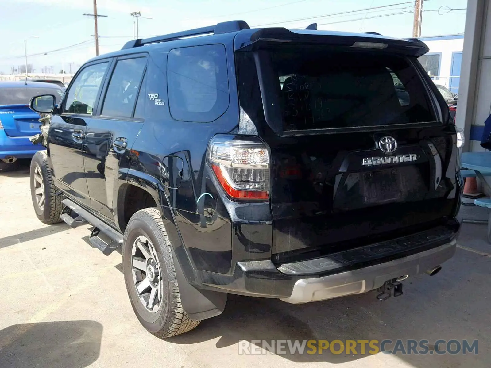 3 fotografías del automóvil dañado JTEBU5JR3K5629857 TOYOTA 4RUNNER SR 2019