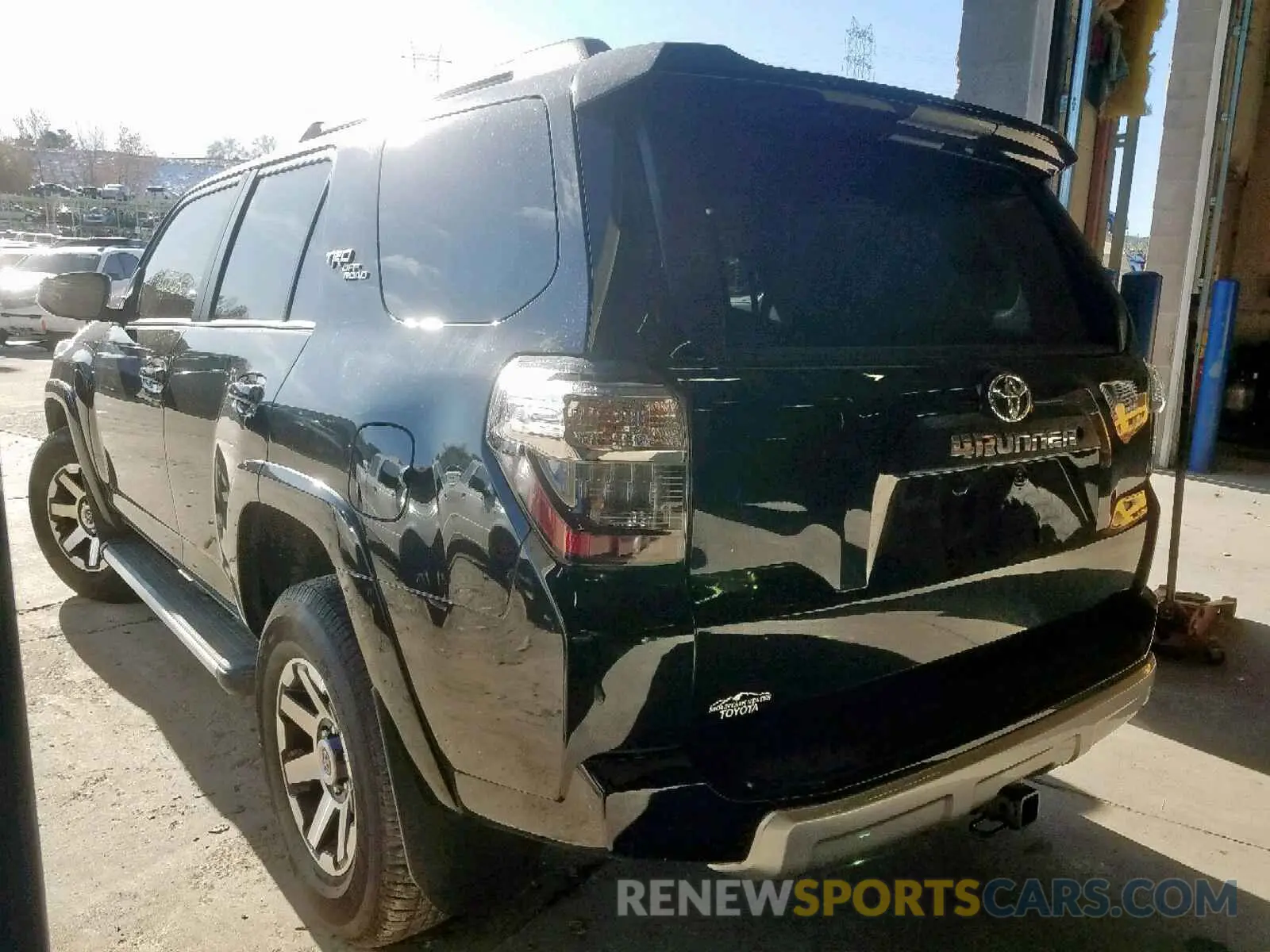 3 fotografías del automóvil dañado JTEBU5JR4K5715226 TOYOTA 4RUNNER SR 2019