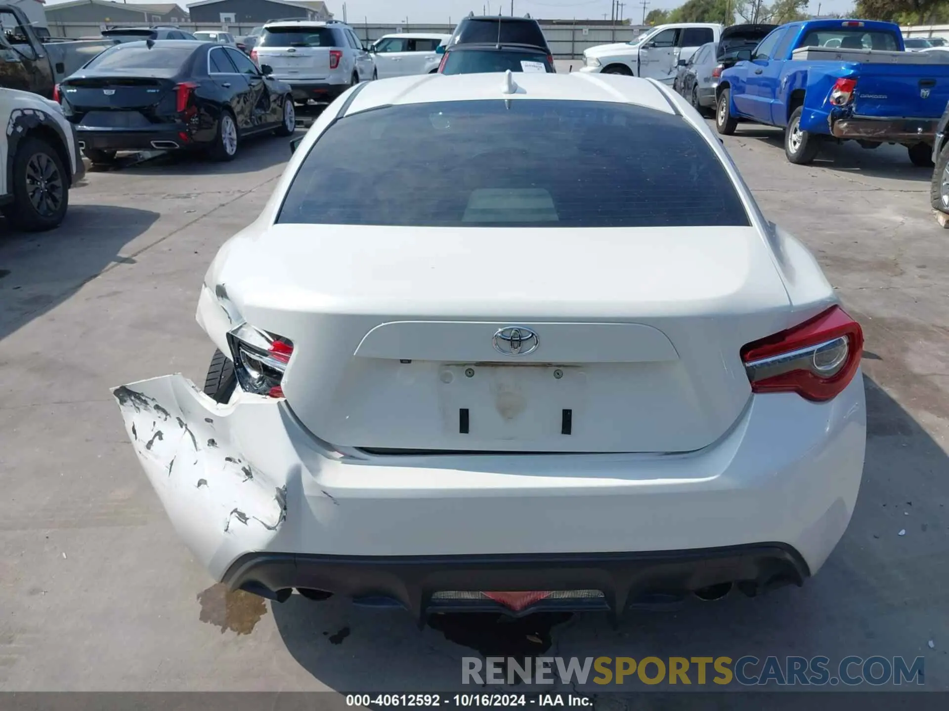 16 fotografías del automóvil dañado JF1ZNAA10K8700956 TOYOTA 86 2019