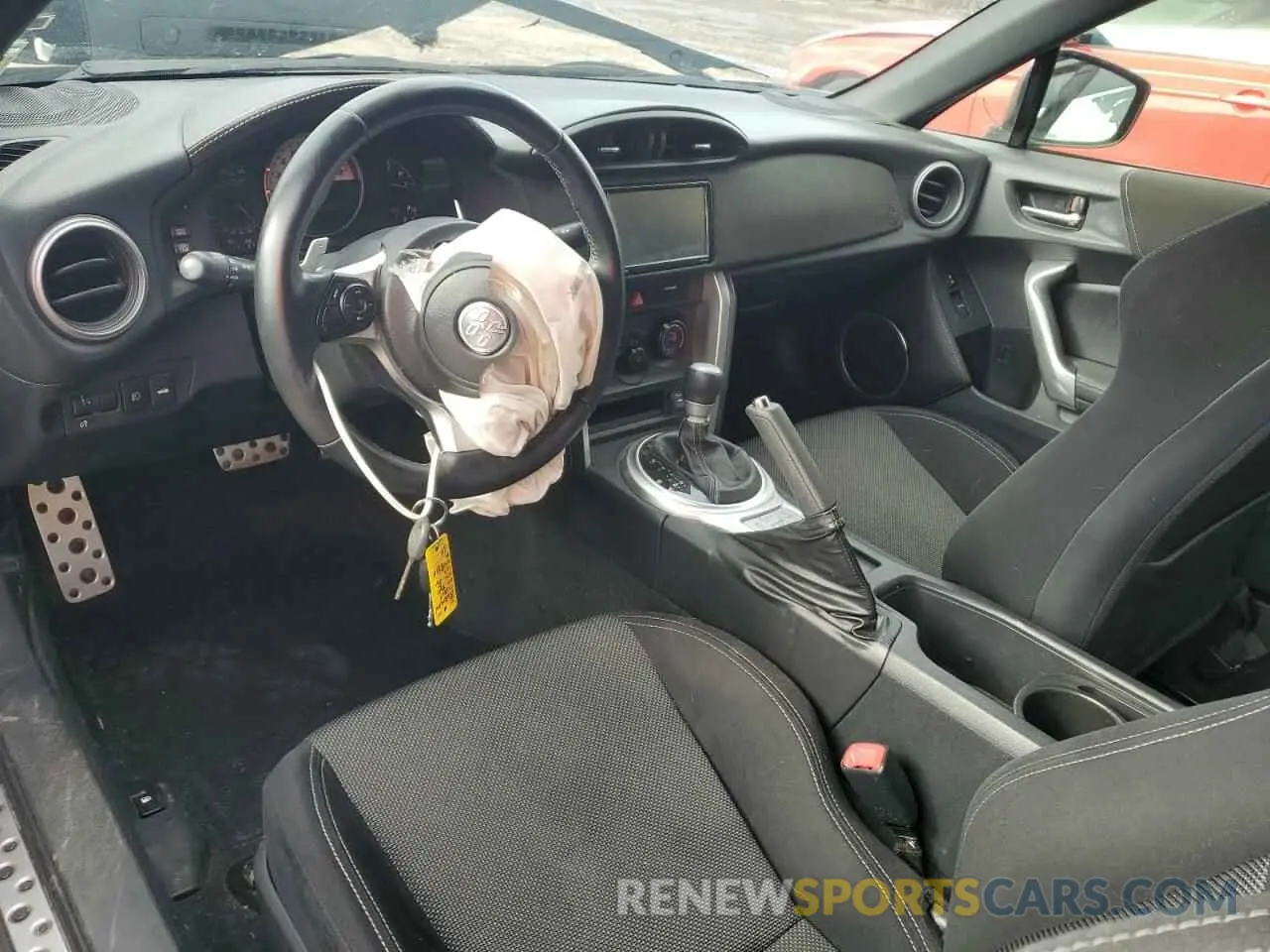 8 fotografías del automóvil dañado JF1ZNAA16K8703649 TOYOTA 86 2019