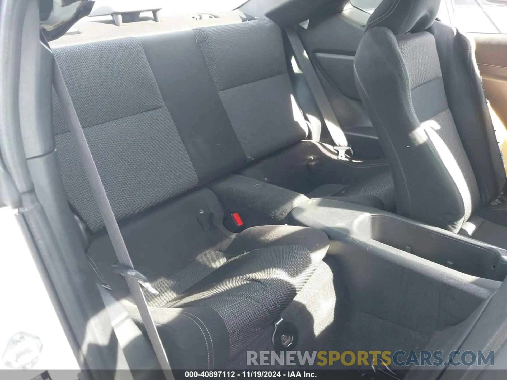 8 fotografías del automóvil dañado JF1ZNAA19K8703421 TOYOTA 86 2019
