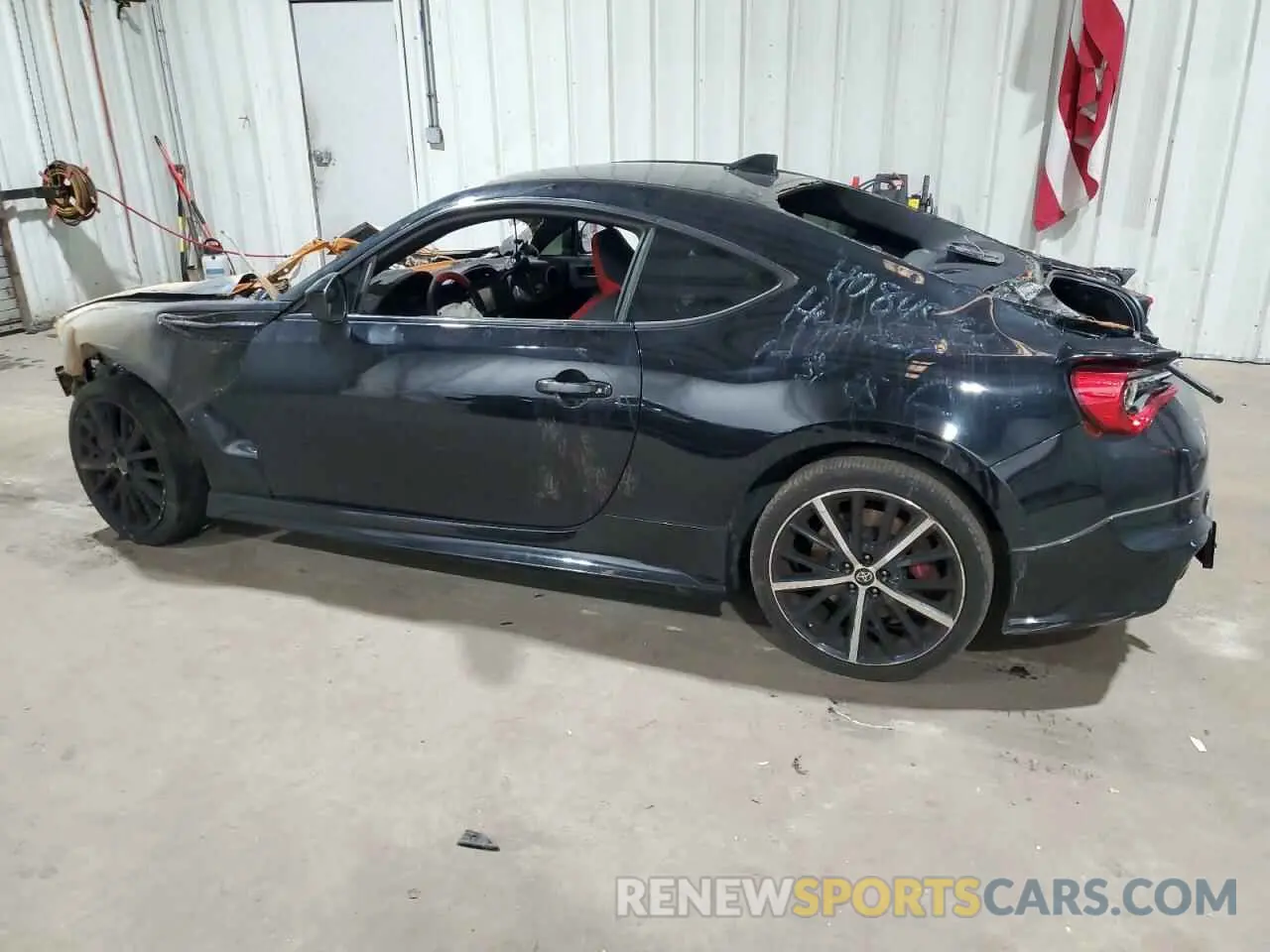 2 fotografías del automóvil dañado JF1ZNAE11K9701375 TOYOTA 86 2019