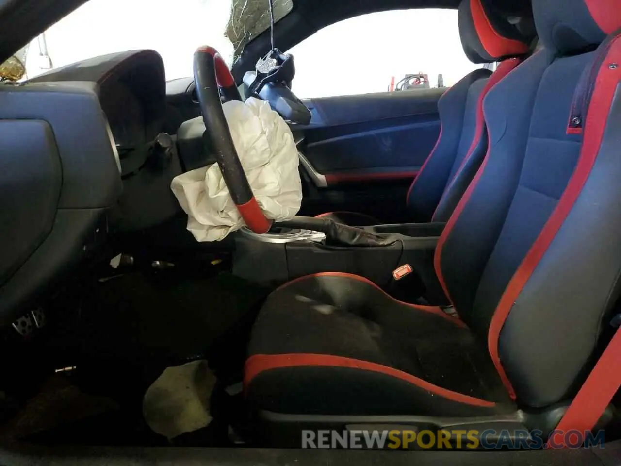 7 fotografías del automóvil dañado JF1ZNAE11K9701375 TOYOTA 86 2019