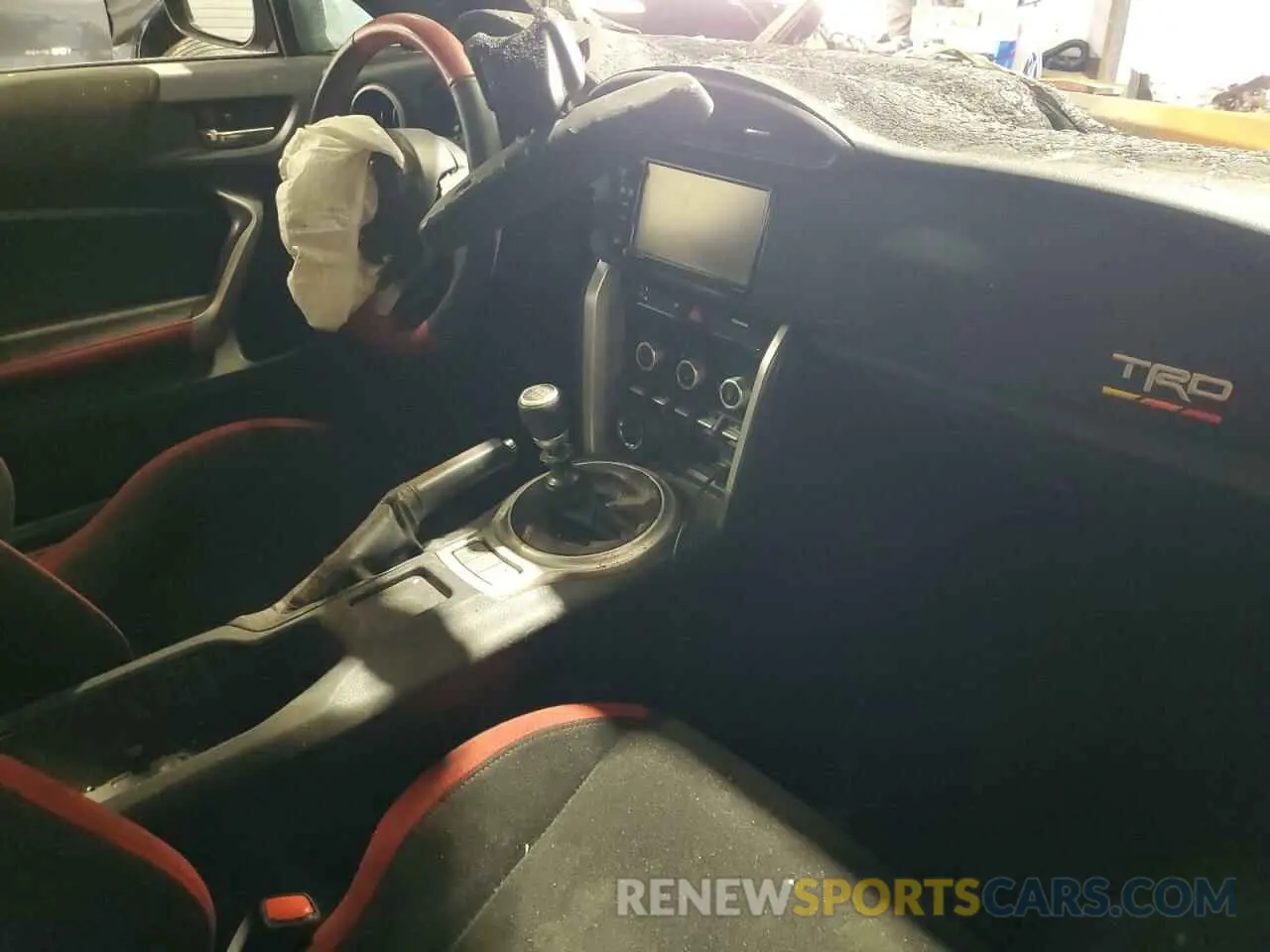 8 fotografías del automóvil dañado JF1ZNAE11K9701375 TOYOTA 86 2019