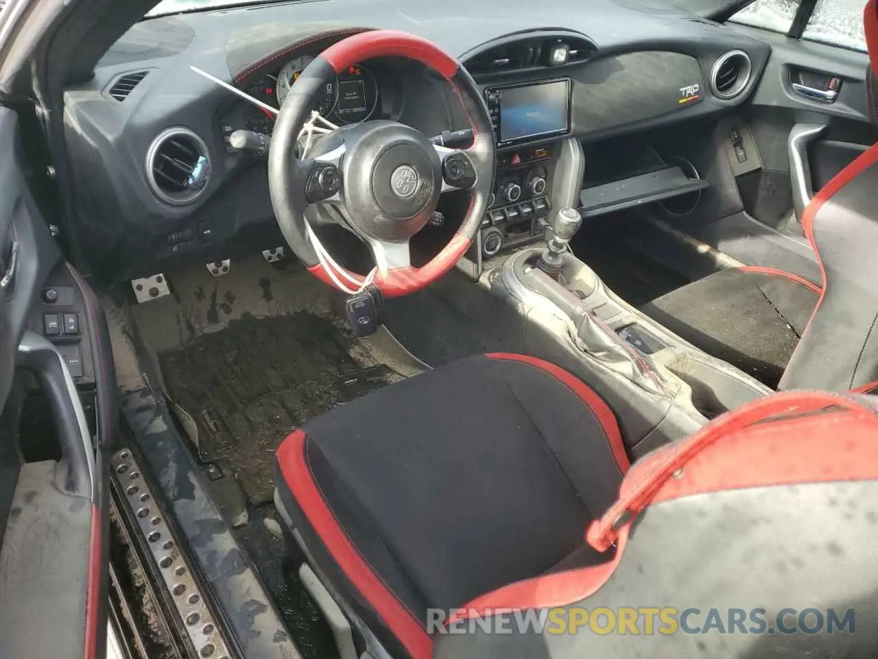 8 fotografías del automóvil dañado JF1ZNAE11K9702011 TOYOTA 86 2019