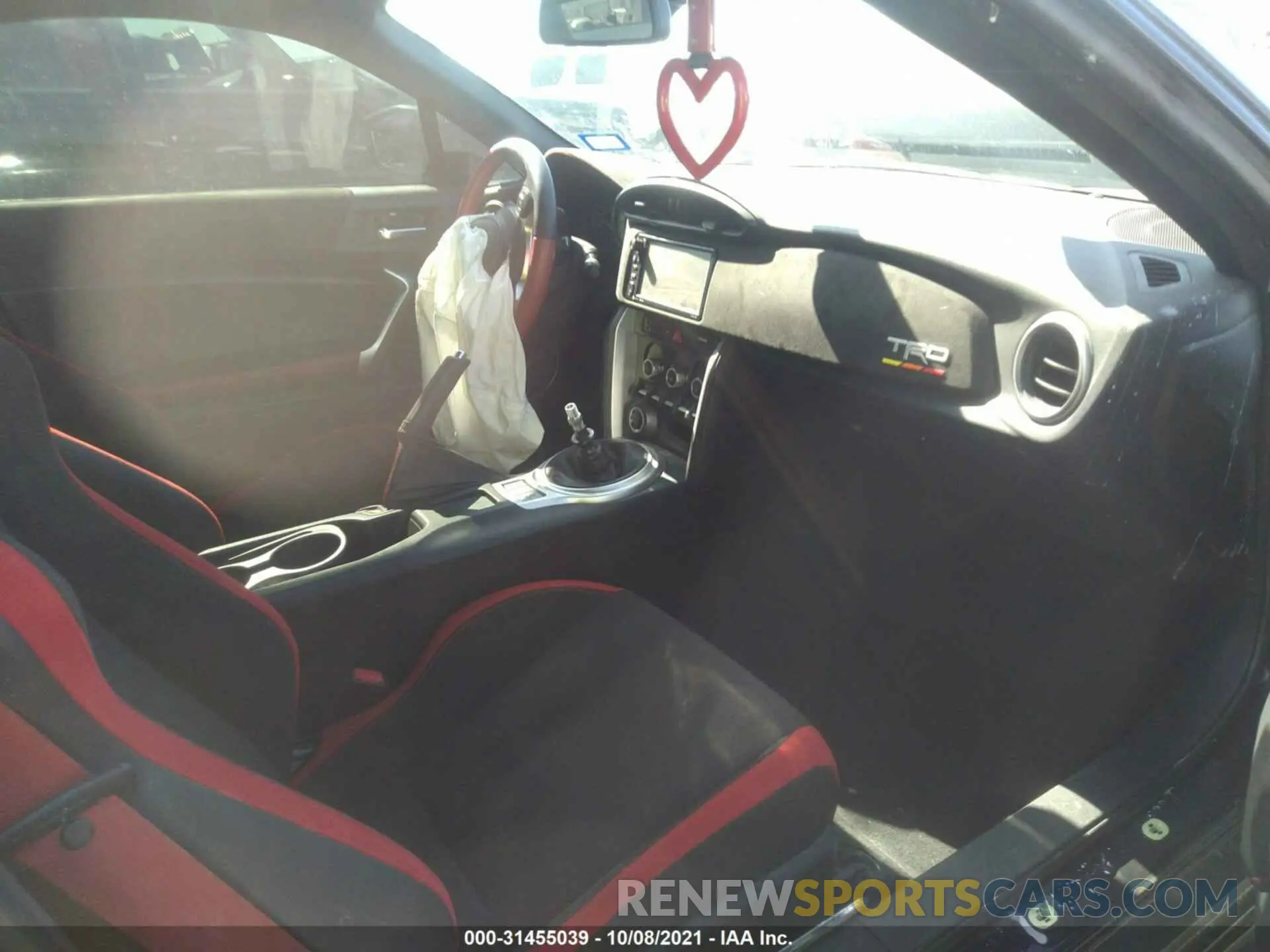5 fotografías del automóvil dañado JF1ZNAE16K9702229 TOYOTA 86 2019