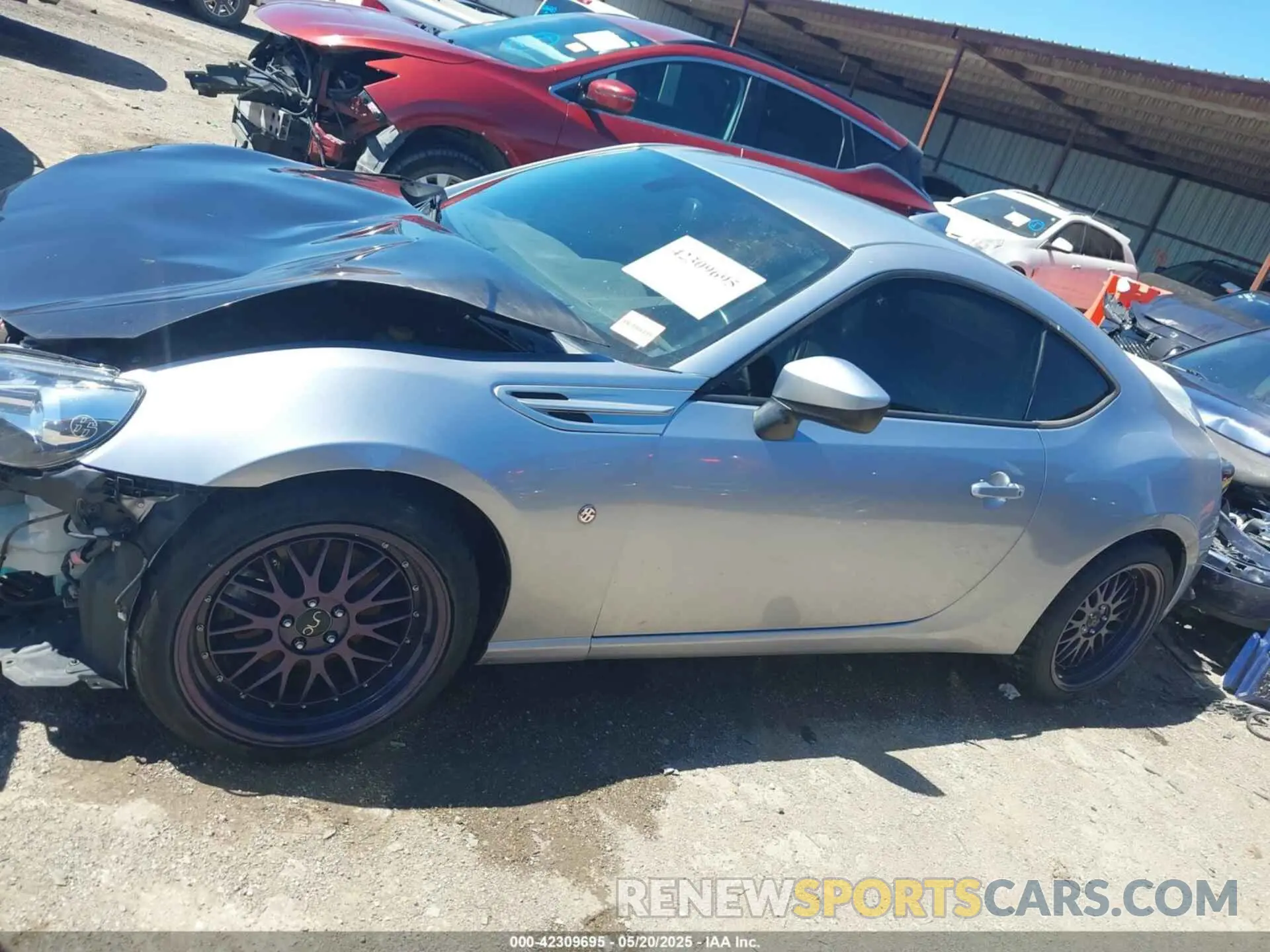13 fotografías del automóvil dañado JF1ZNAA11L9751233 TOYOTA 86 2020