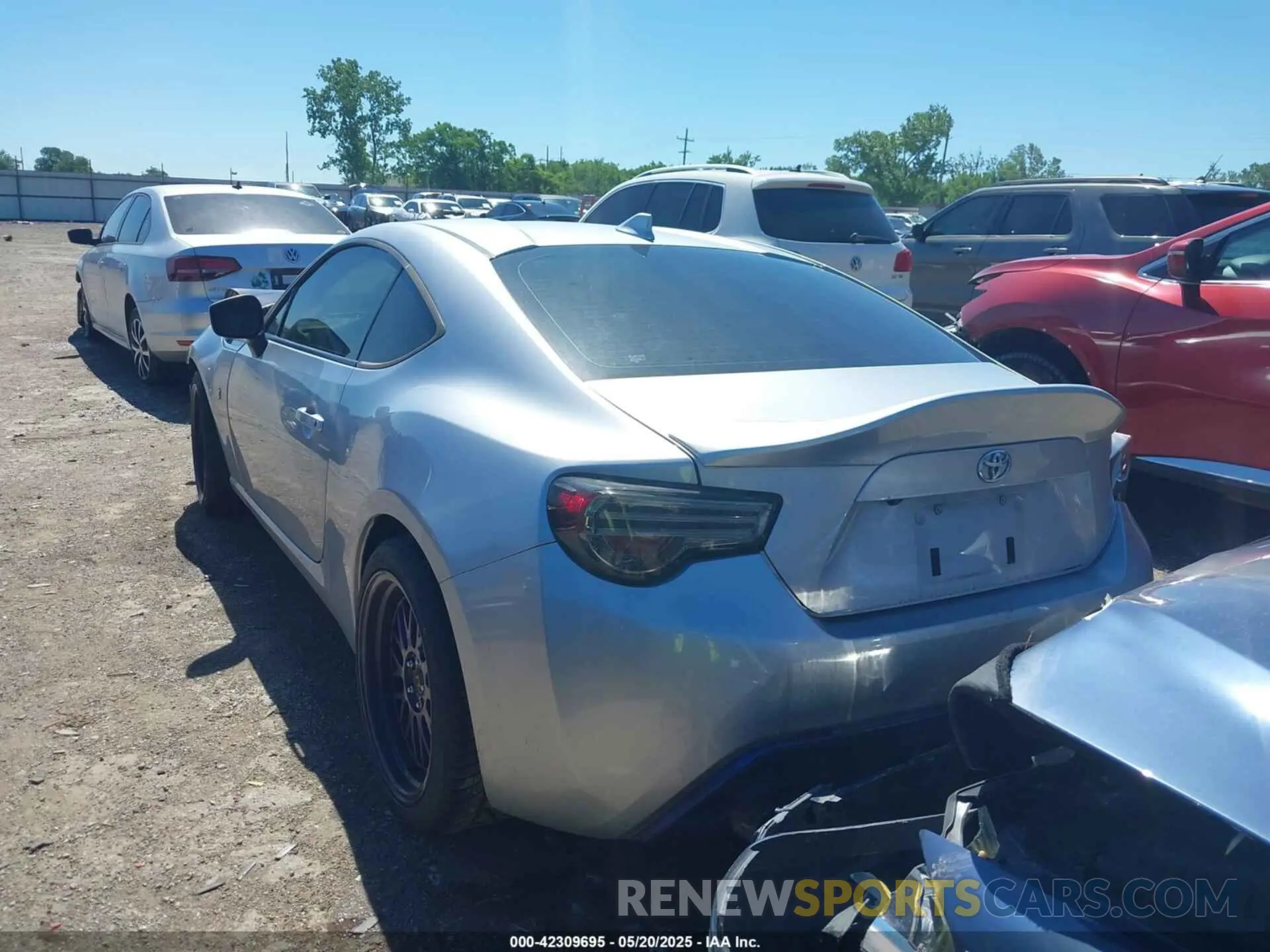 3 fotografías del automóvil dañado JF1ZNAA11L9751233 TOYOTA 86 2020