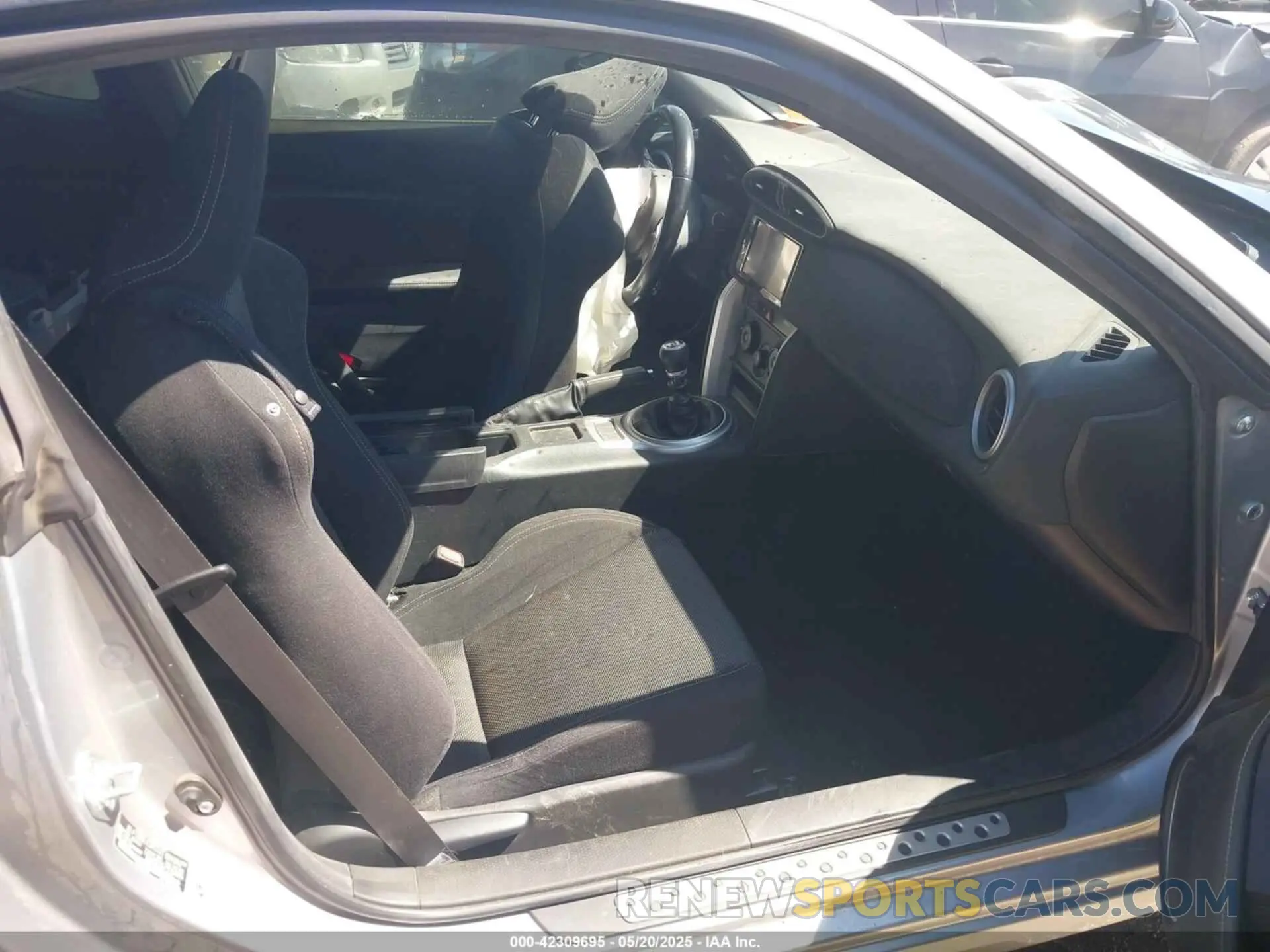 5 fotografías del automóvil dañado JF1ZNAA11L9751233 TOYOTA 86 2020